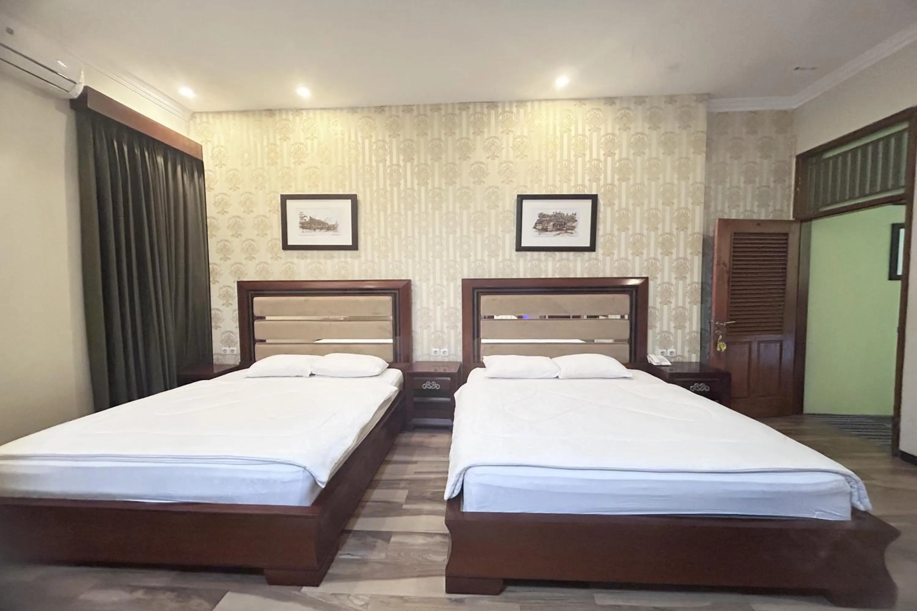 Bedroom, Bed in Niwa Canting
