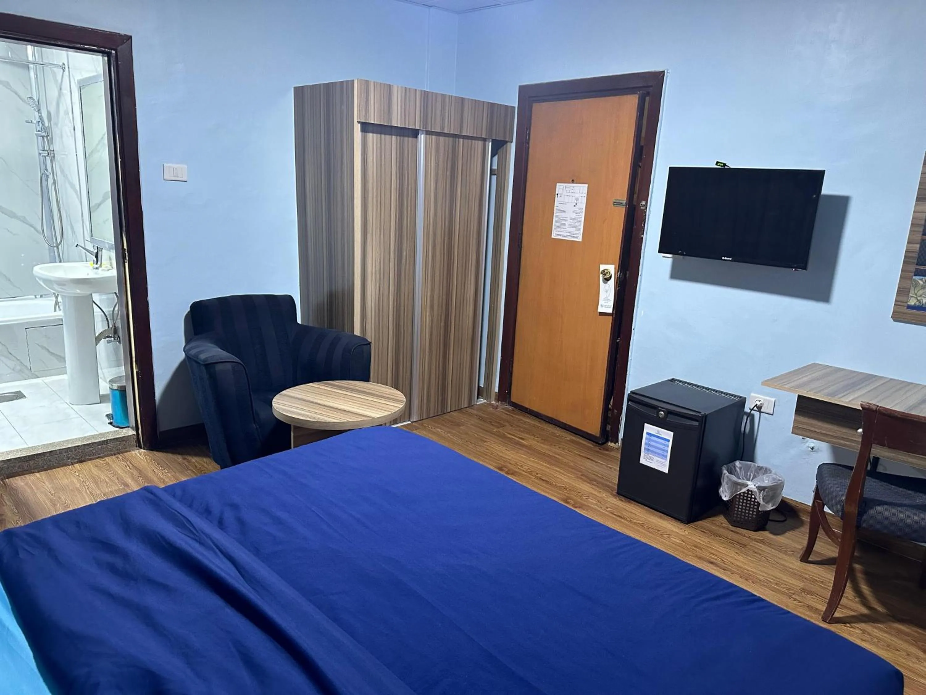 Bedroom, Bed in Conord Hotel