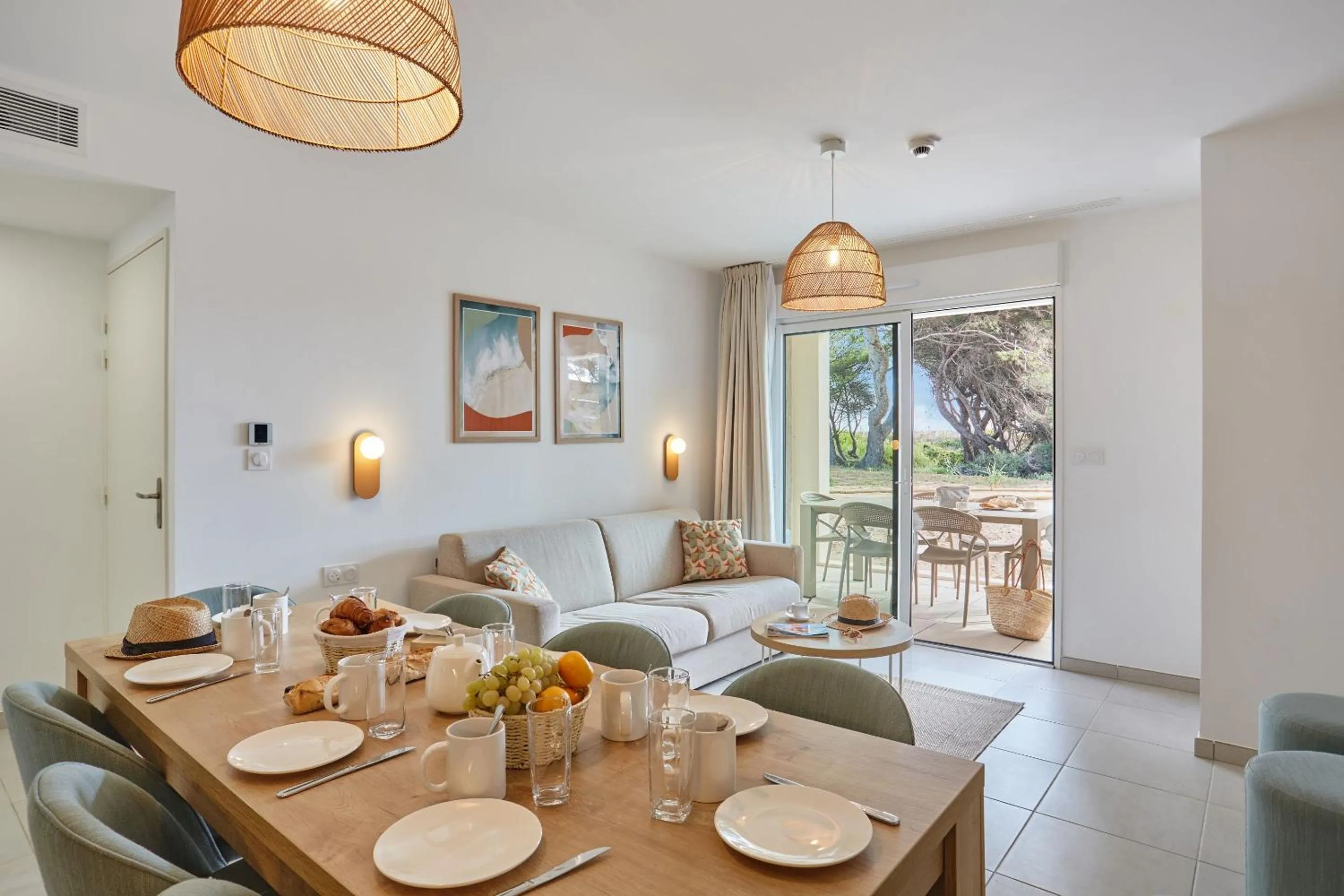 Dining area in Résidence Odalys Riviera