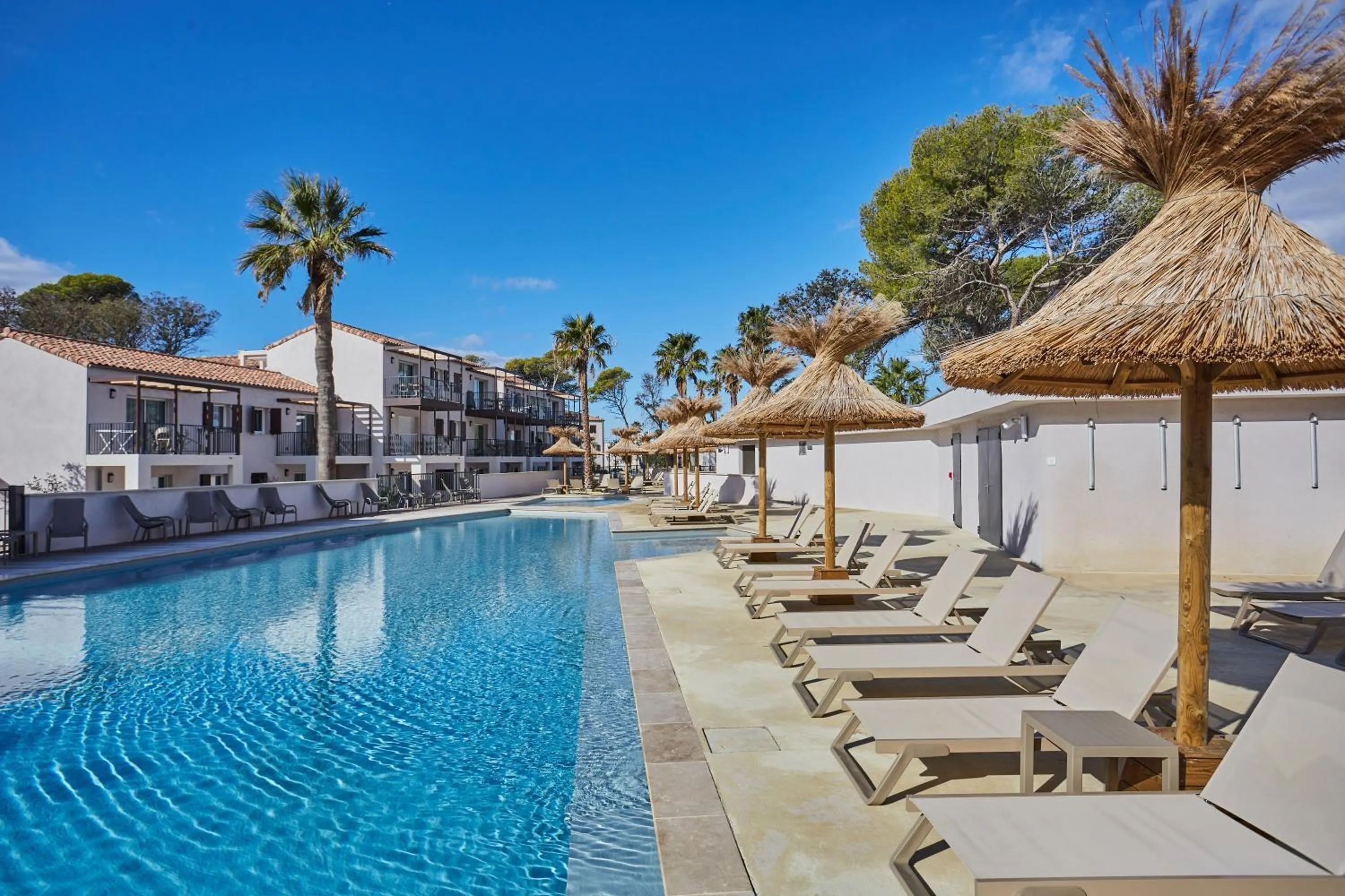 Swimming pool in Résidence Odalys Riviera