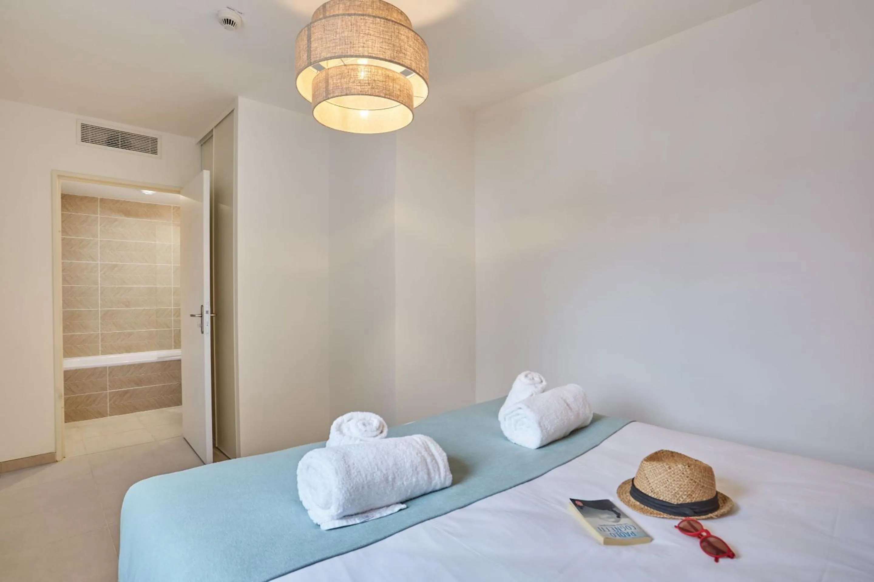 Bedroom, Bed in Résidence Odalys Riviera