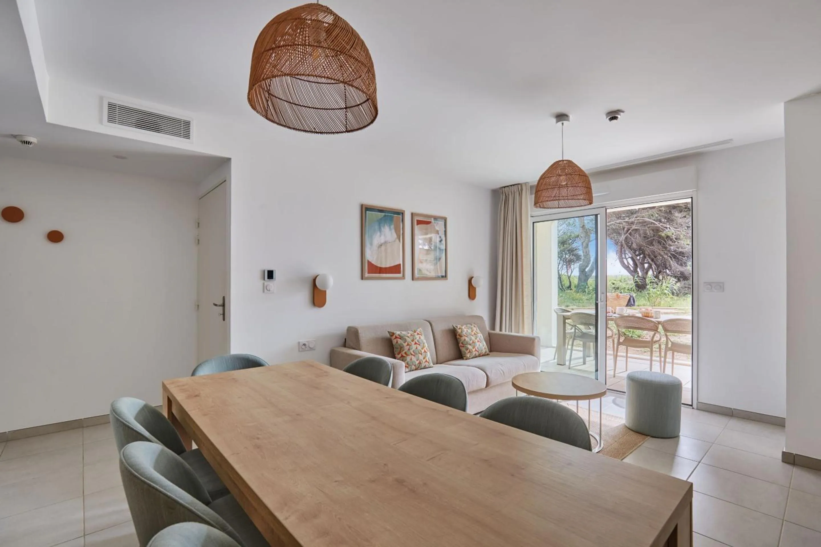 Dining area in Résidence Odalys Riviera