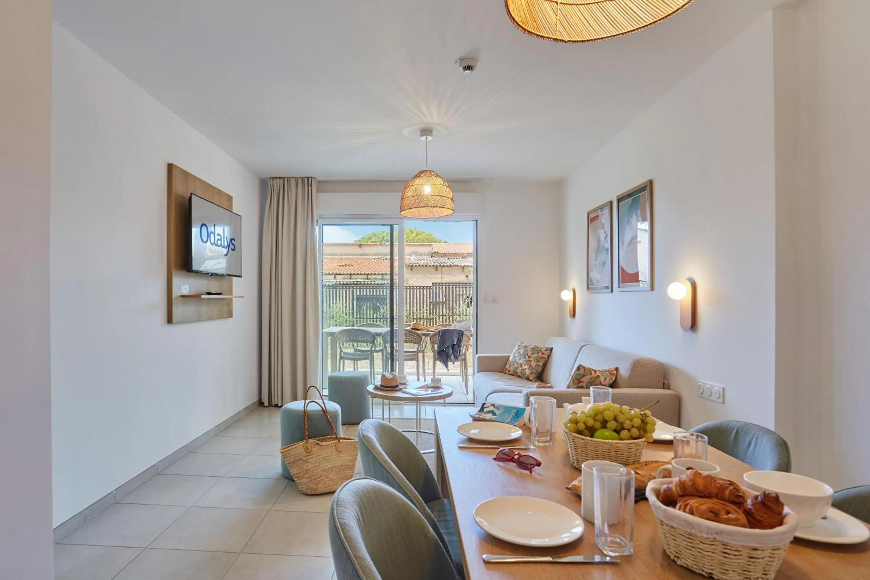 Dining area in Résidence Odalys Riviera
