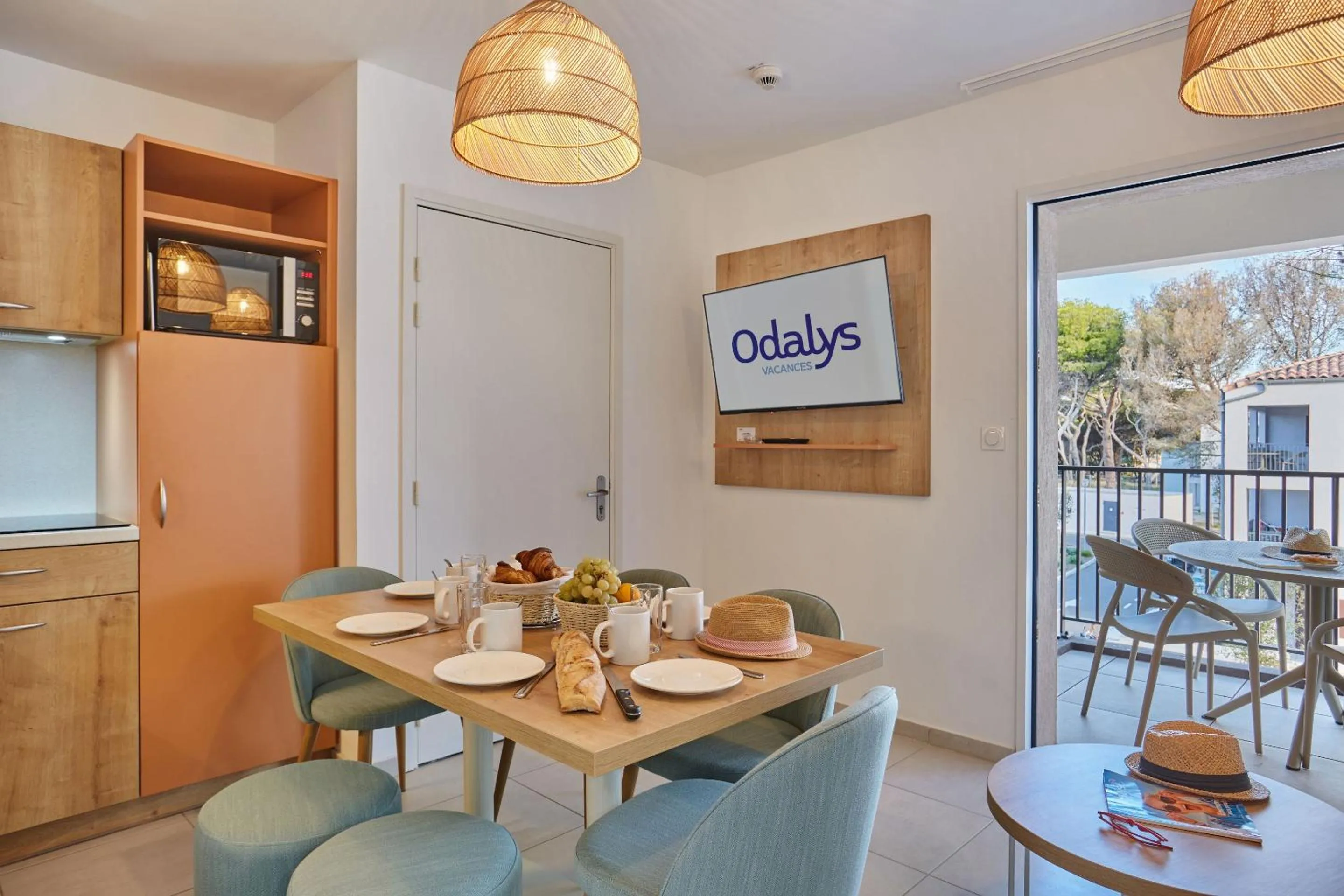 Dining area in Résidence Odalys Riviera