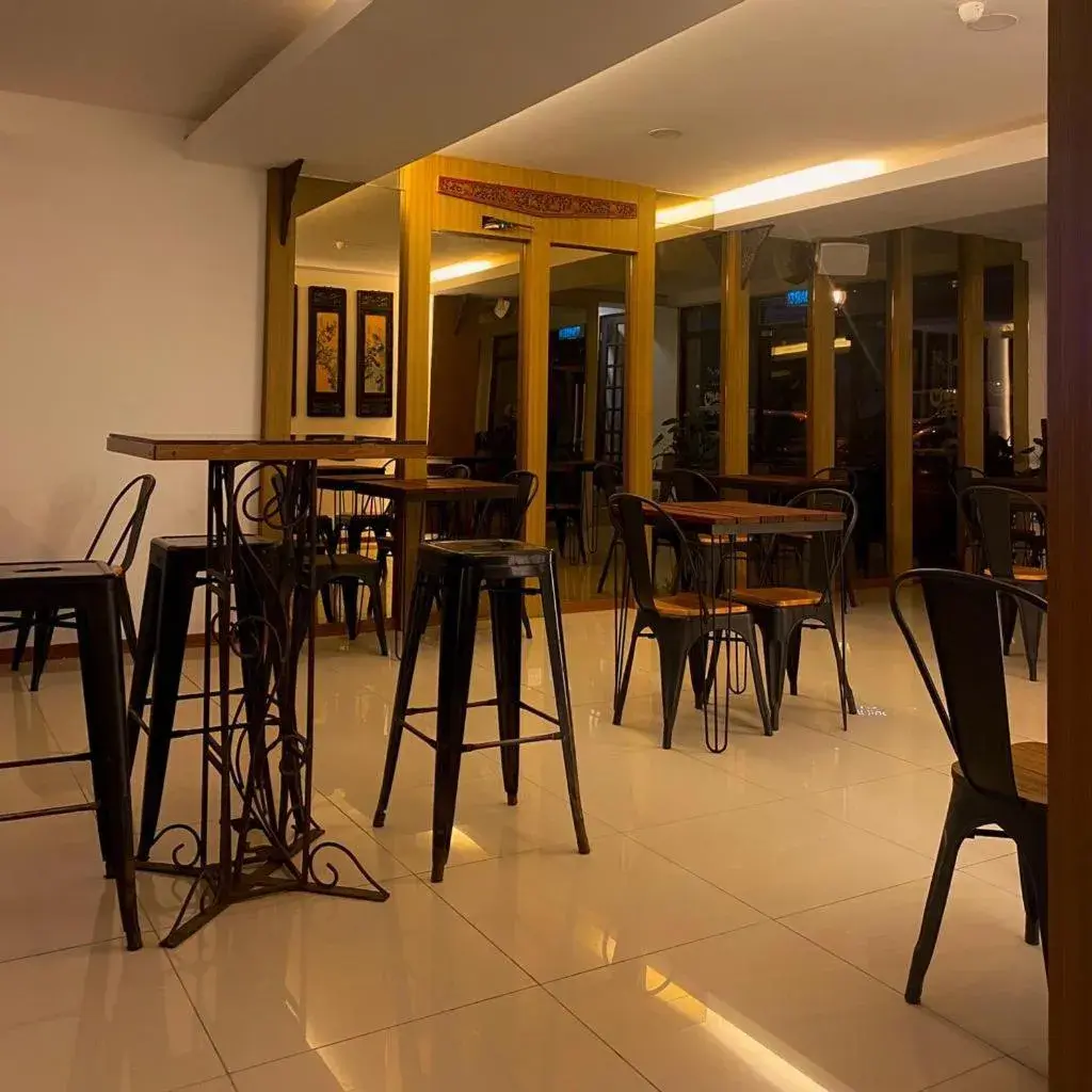 Lounge or bar in Fata Hotel by Project Borneo Lounge or bar in Fata Hotel by Project Borneo