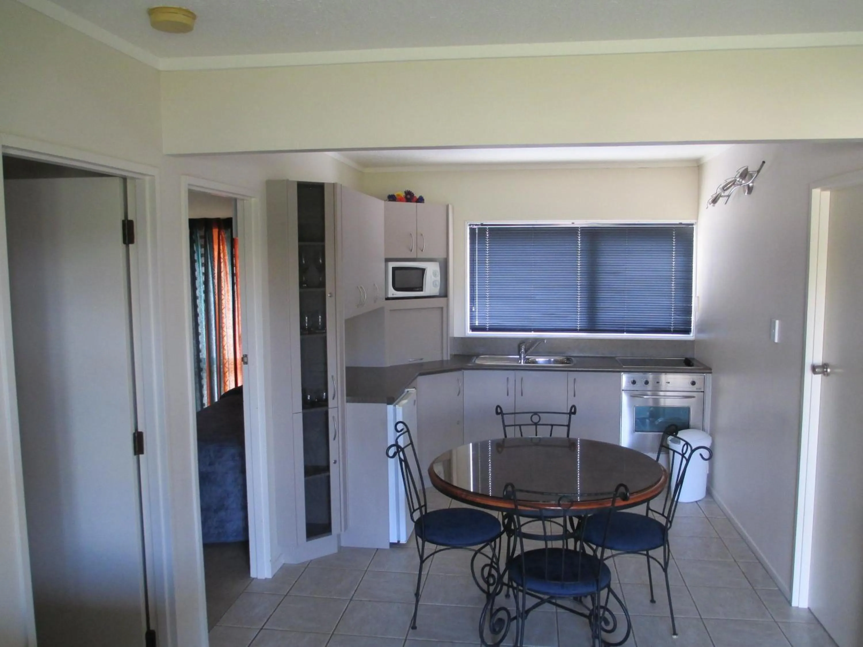 Kitchen or kitchenette in Palm Pacific Resort & Motel