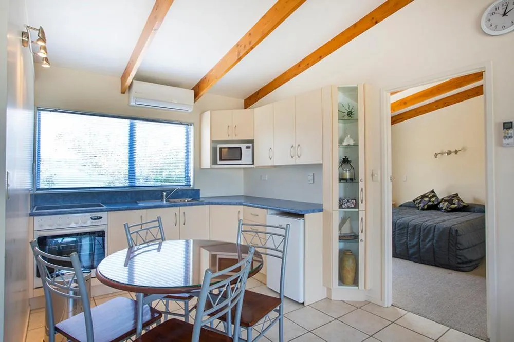 Kitchen or kitchenette in Palm Pacific Resort & Motel