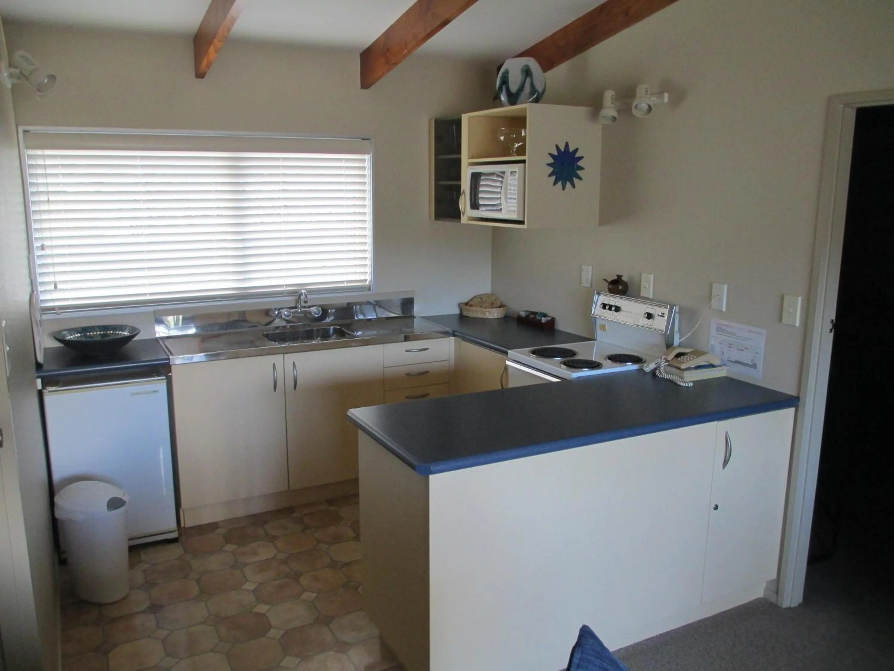 Kitchen or kitchenette in Palm Pacific Resort & Motel