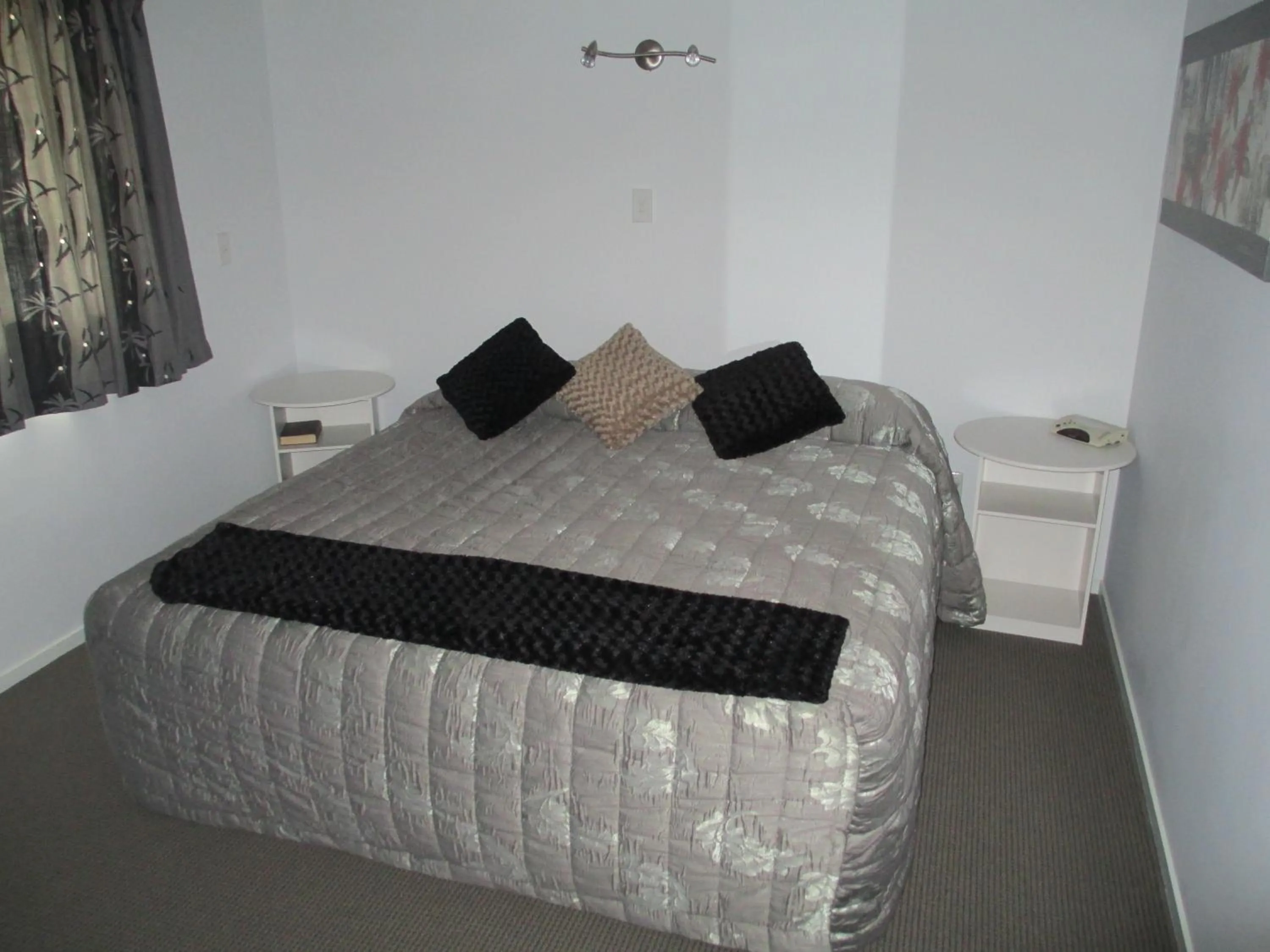 Bed in Palm Pacific Resort & Motel