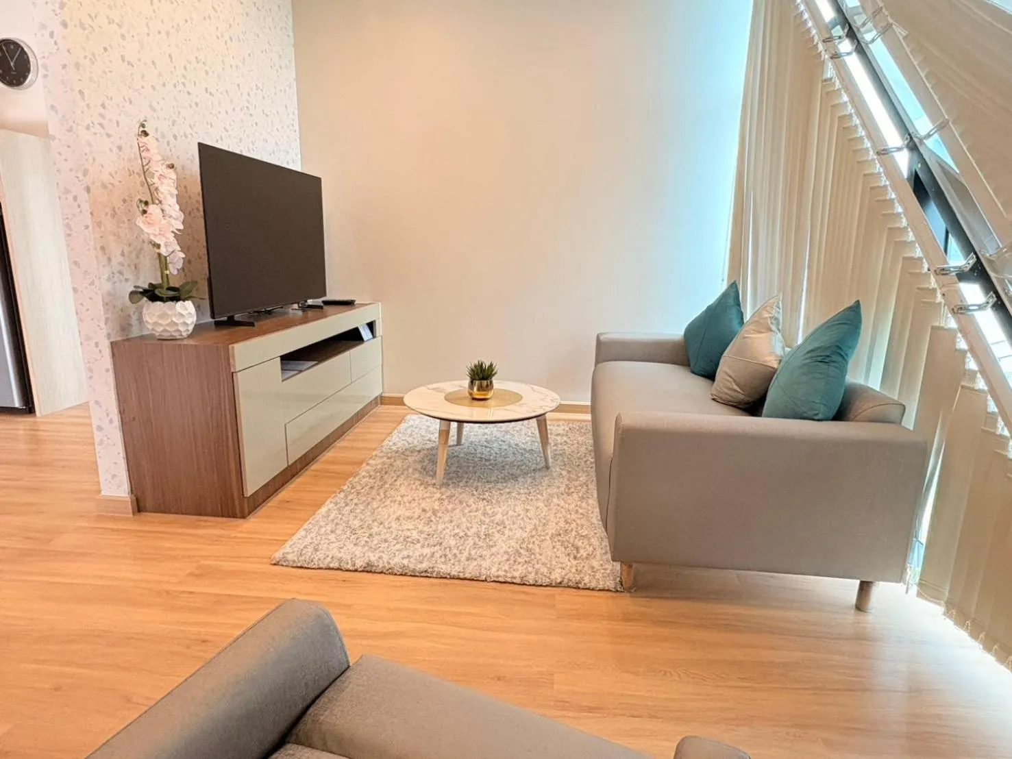 TV and multimedia in Naka-Raj Escape Hotel