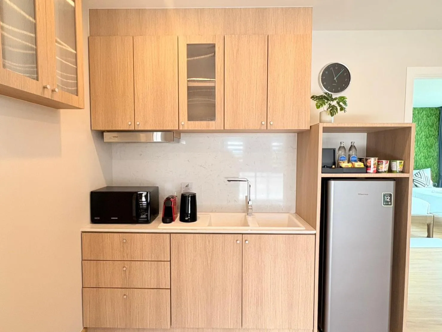 Coffee/tea facilities in Naka-Raj Escape Hotel