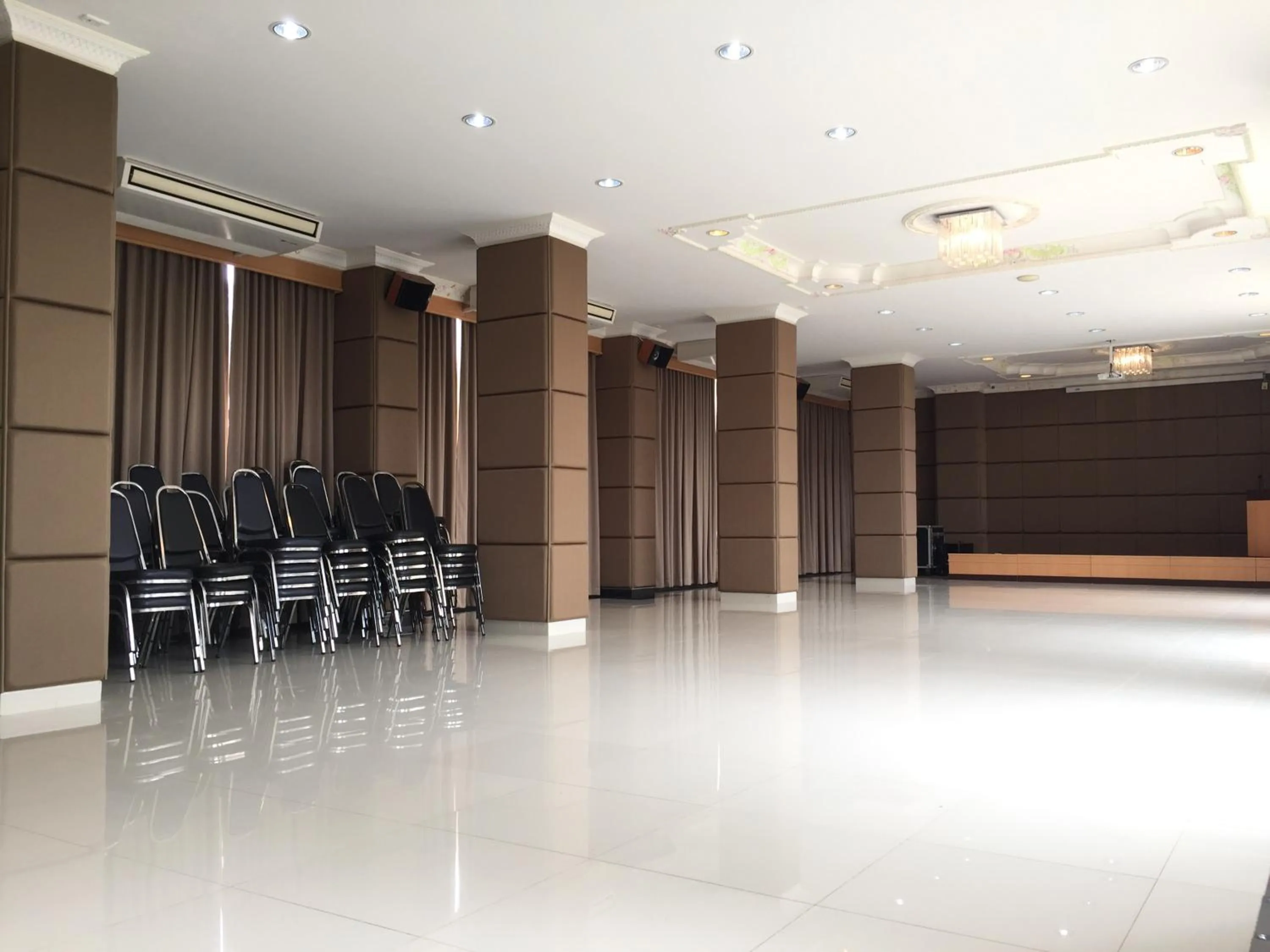 Leelawadee Grand Hotel