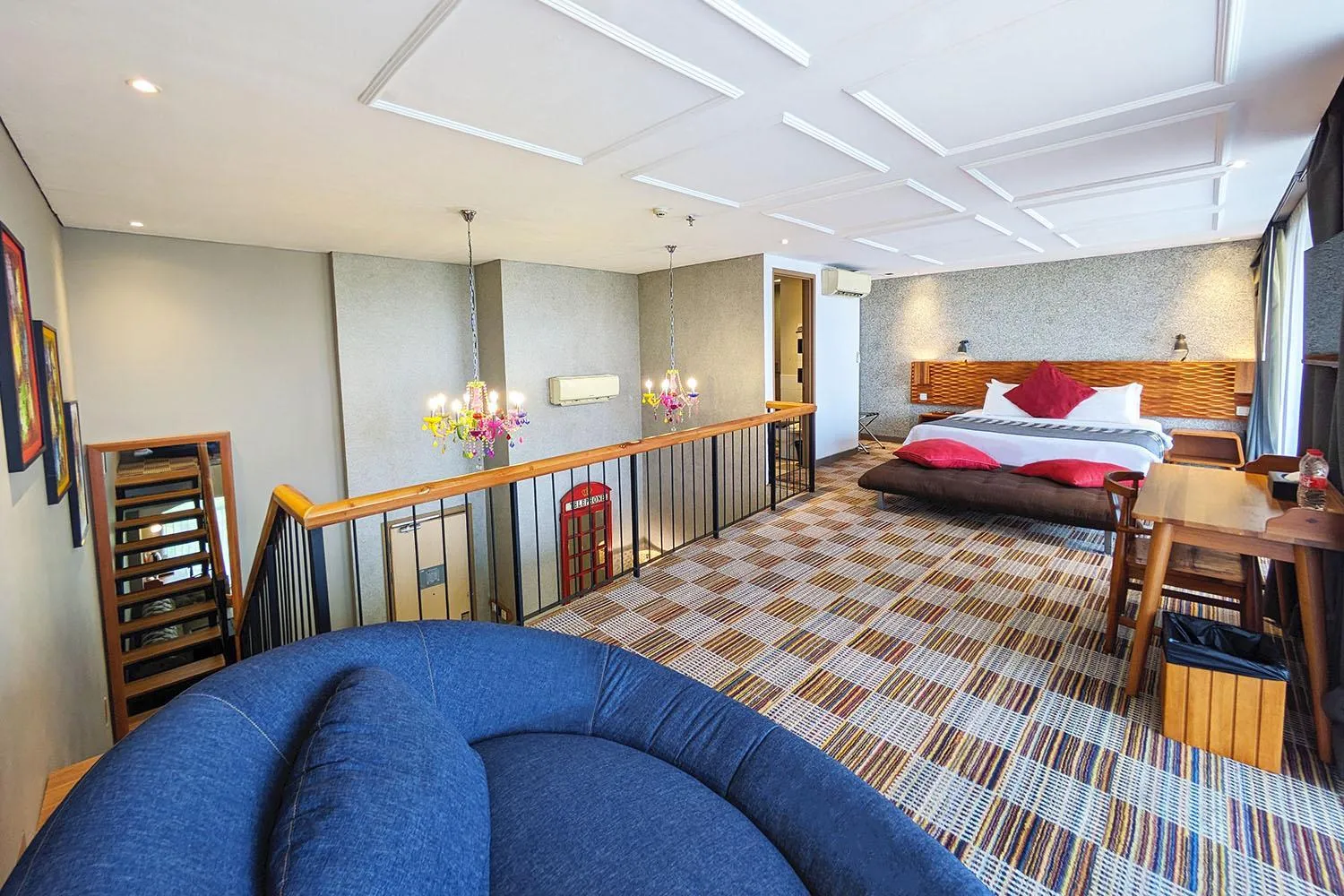 fireplace, Bed in THE 1O1 Bandung Dago