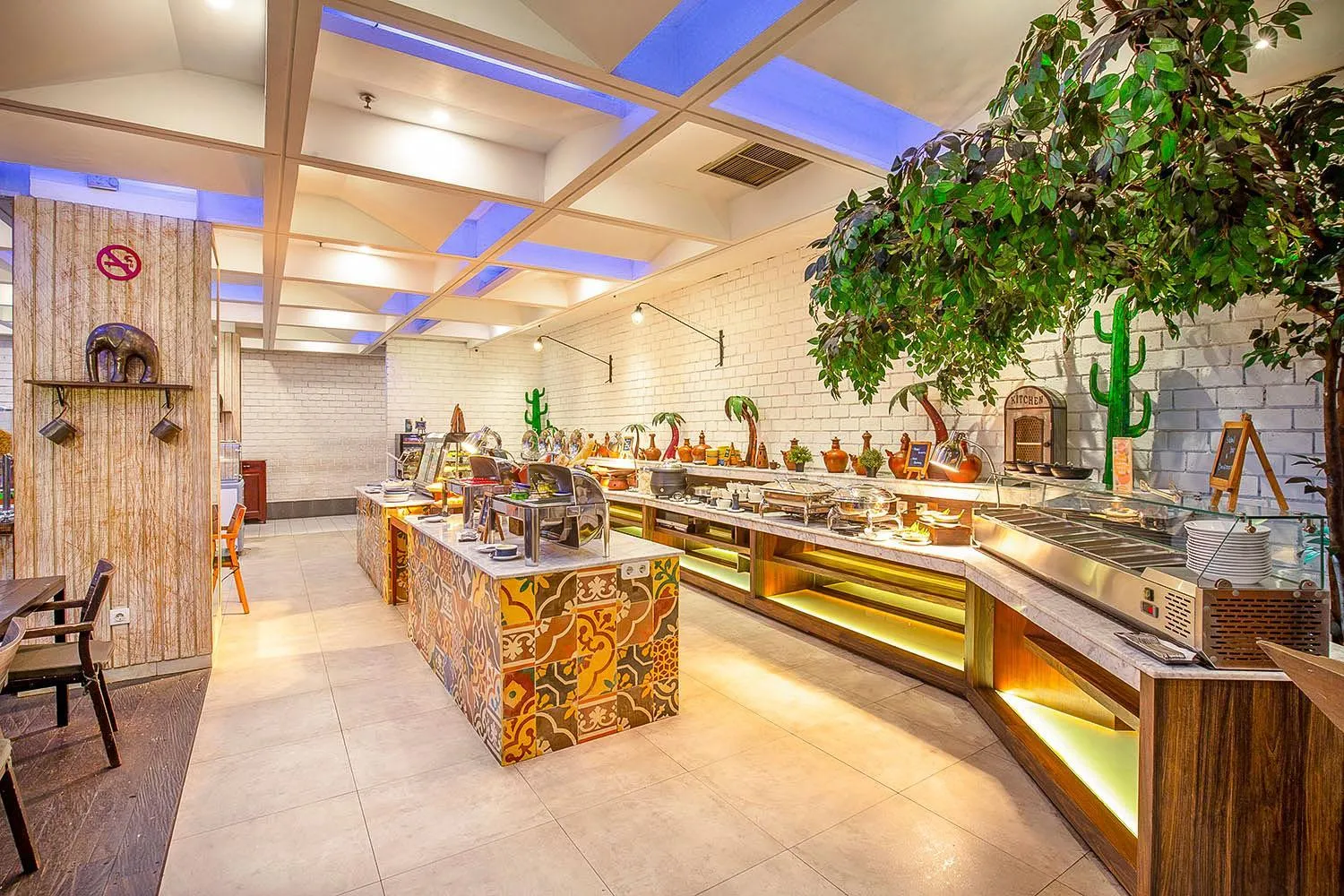 Restaurant/places to eat in THE 1O1 Bandung Dago