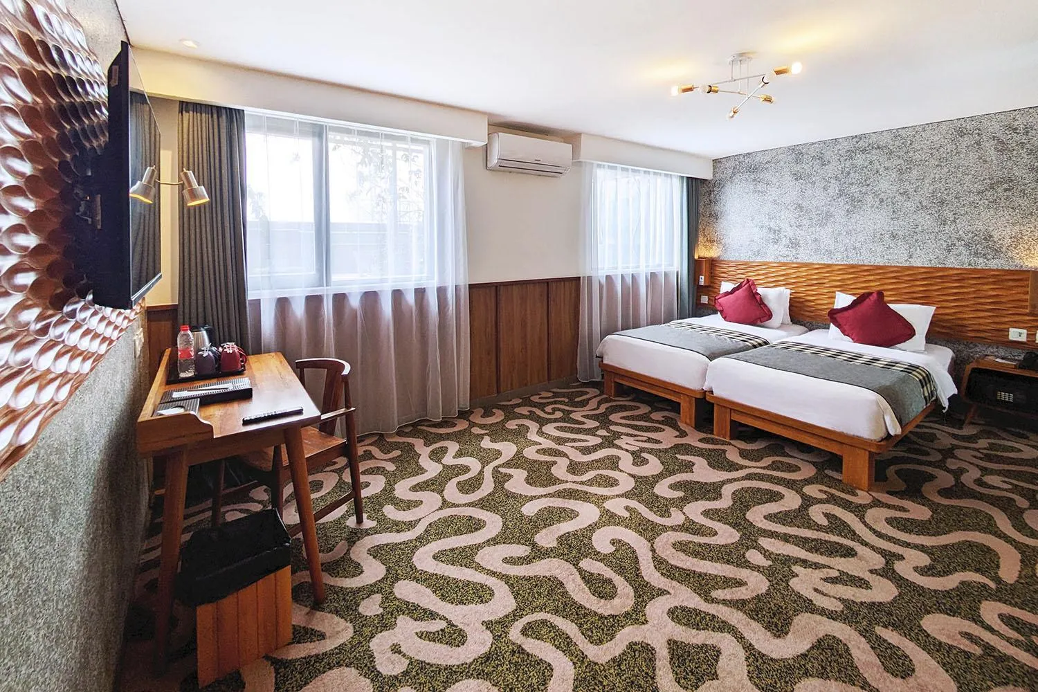 View (from property/room), Bed in THE 1O1 Bandung Dago