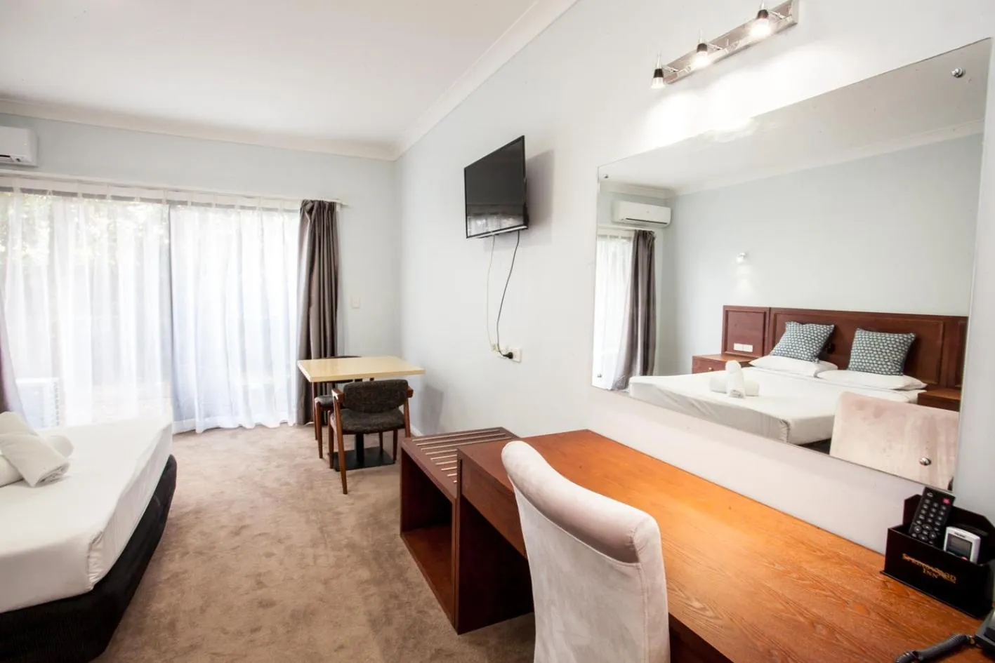 Bed in Springwood Motor Inn