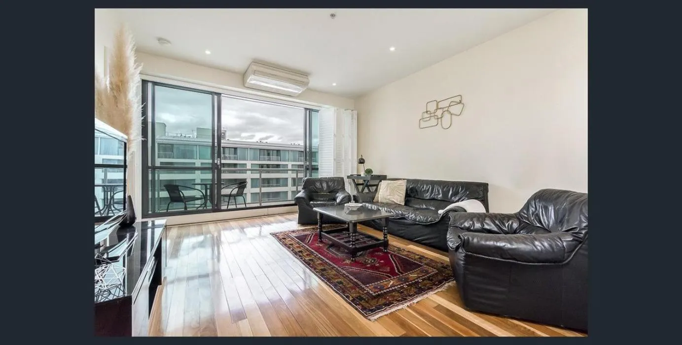 Waterfront (Yarra St) by Gold Star Stays