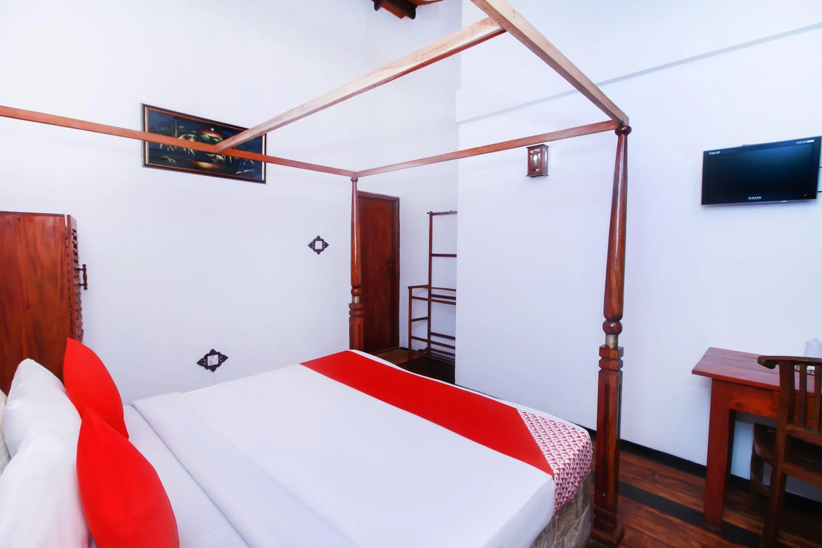 Bedroom, Bed in Happy Night Holiday Inn