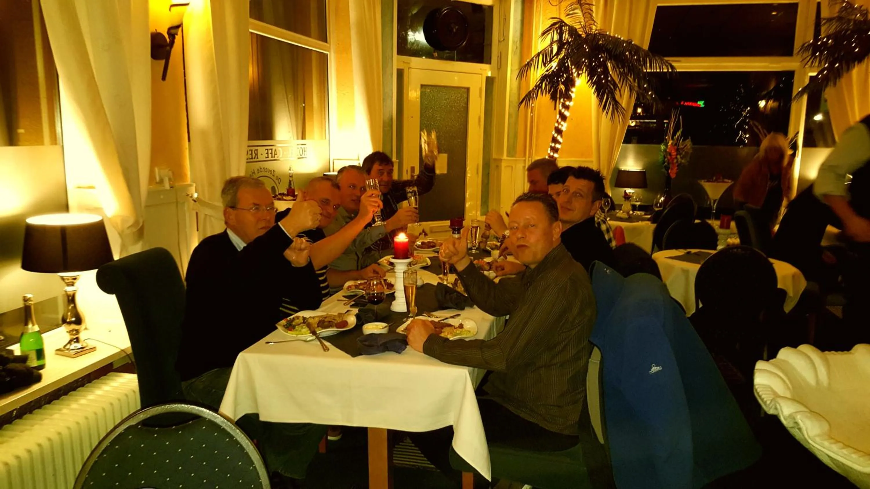 group of guests in De Zevende Hemel
