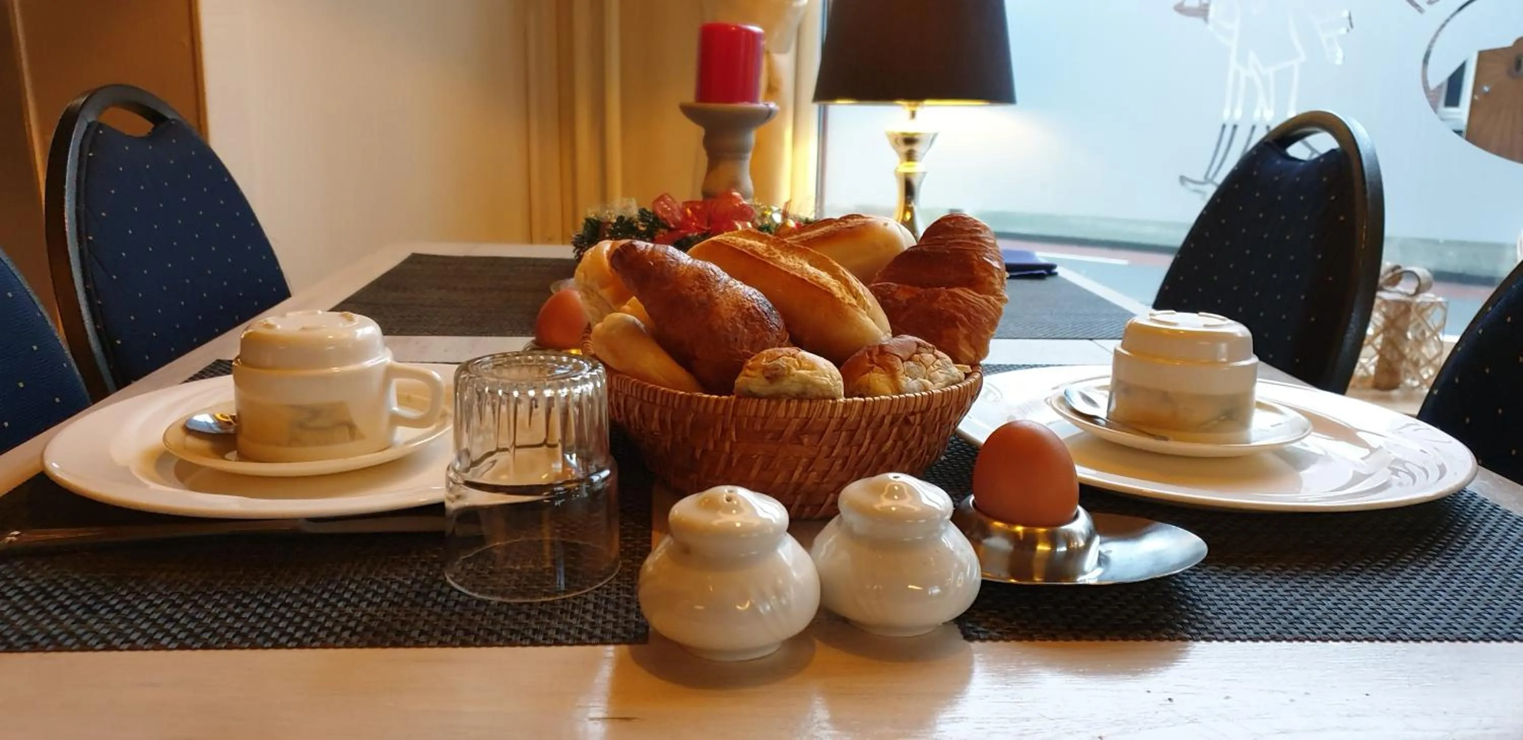 Continental breakfast in De Zevende Hemel