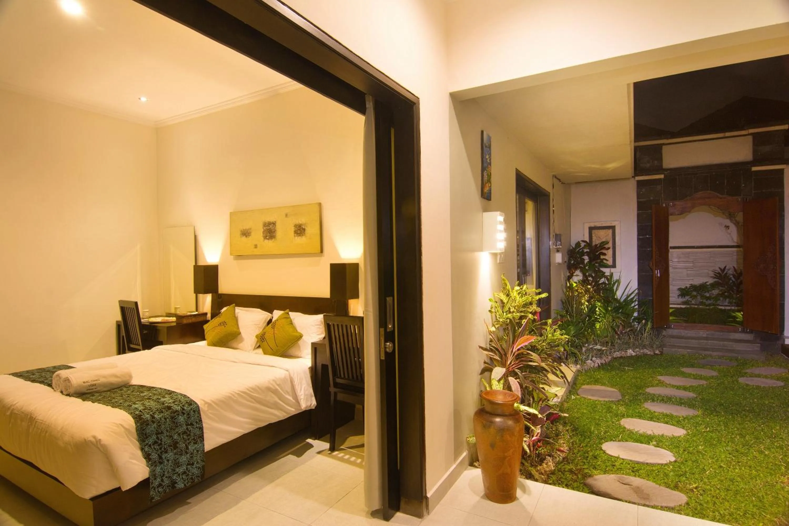 Photo of the whole room, Bed in Bali Corail Villas