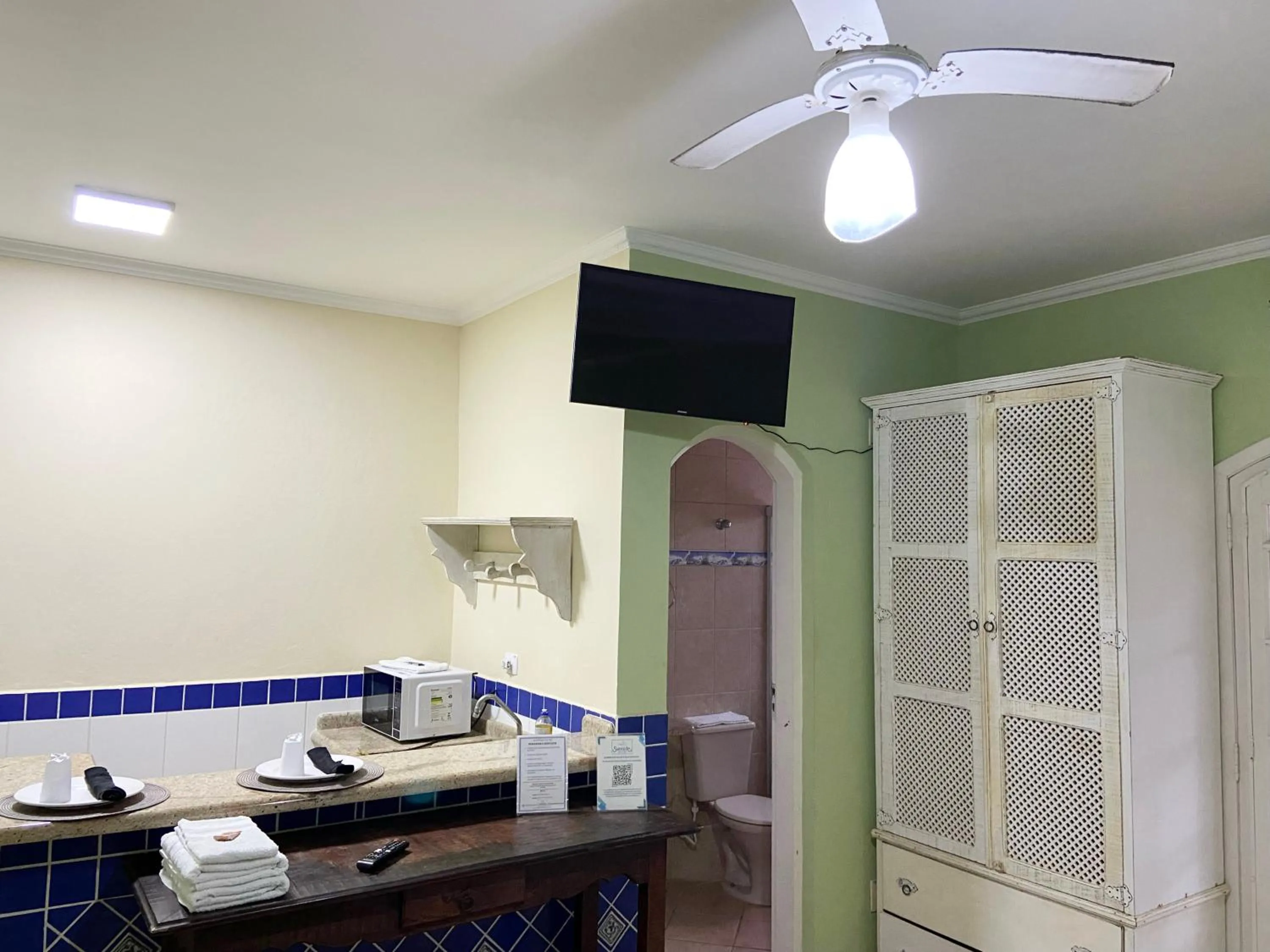 TV and multimedia in Surfside Suites