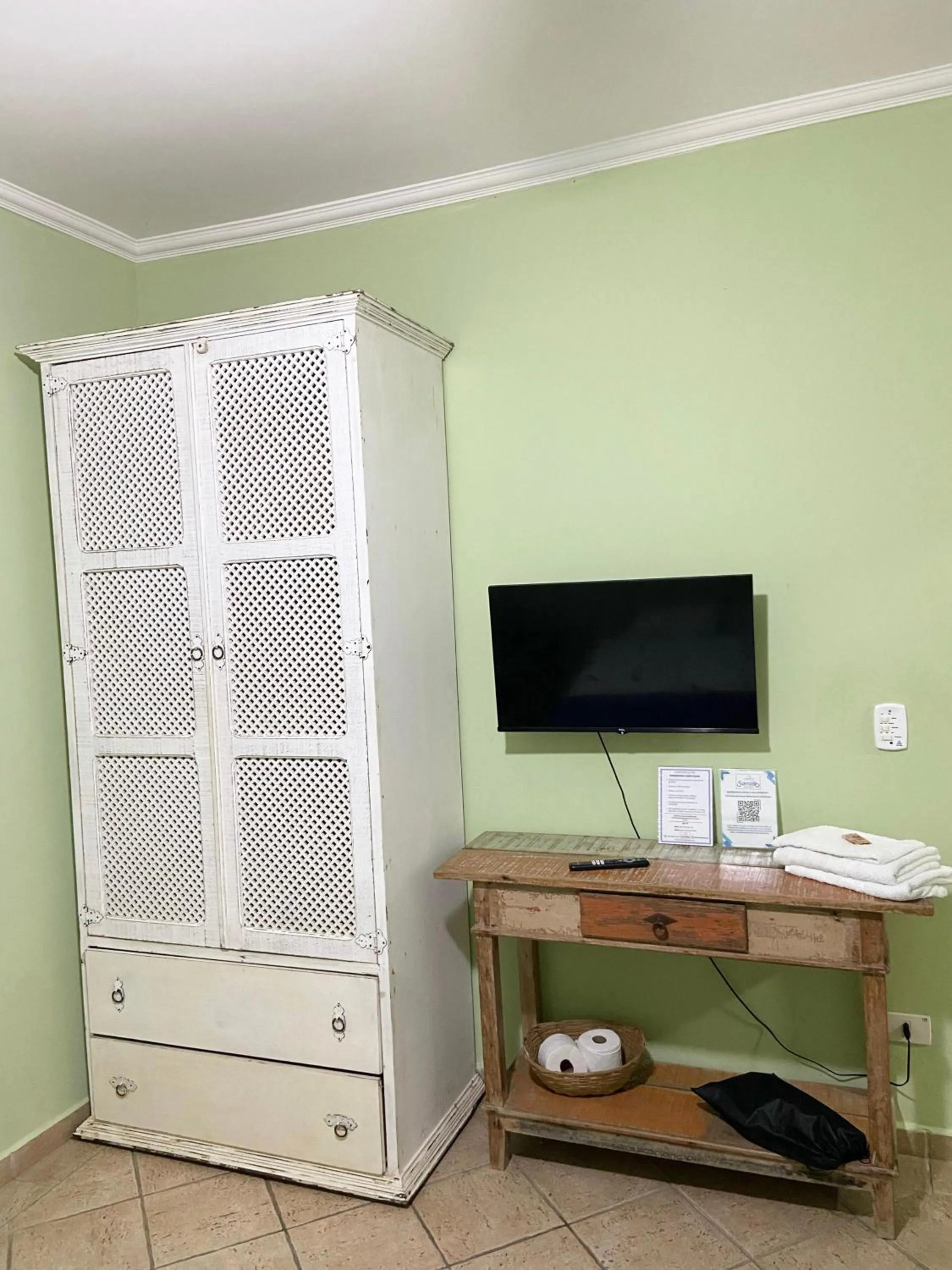 TV and multimedia in Surfside Suites