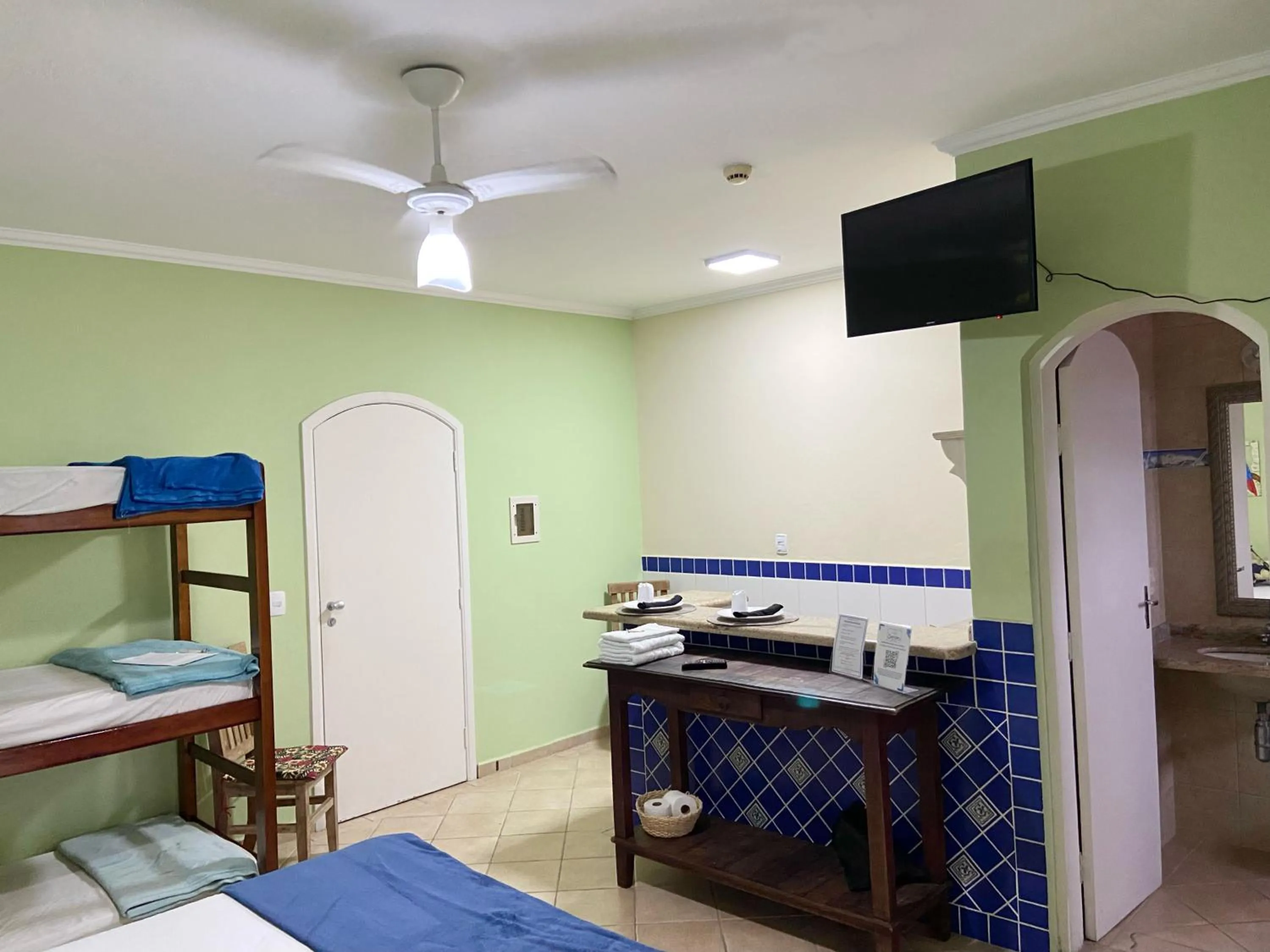 TV and multimedia, Bed in Surfside Suites