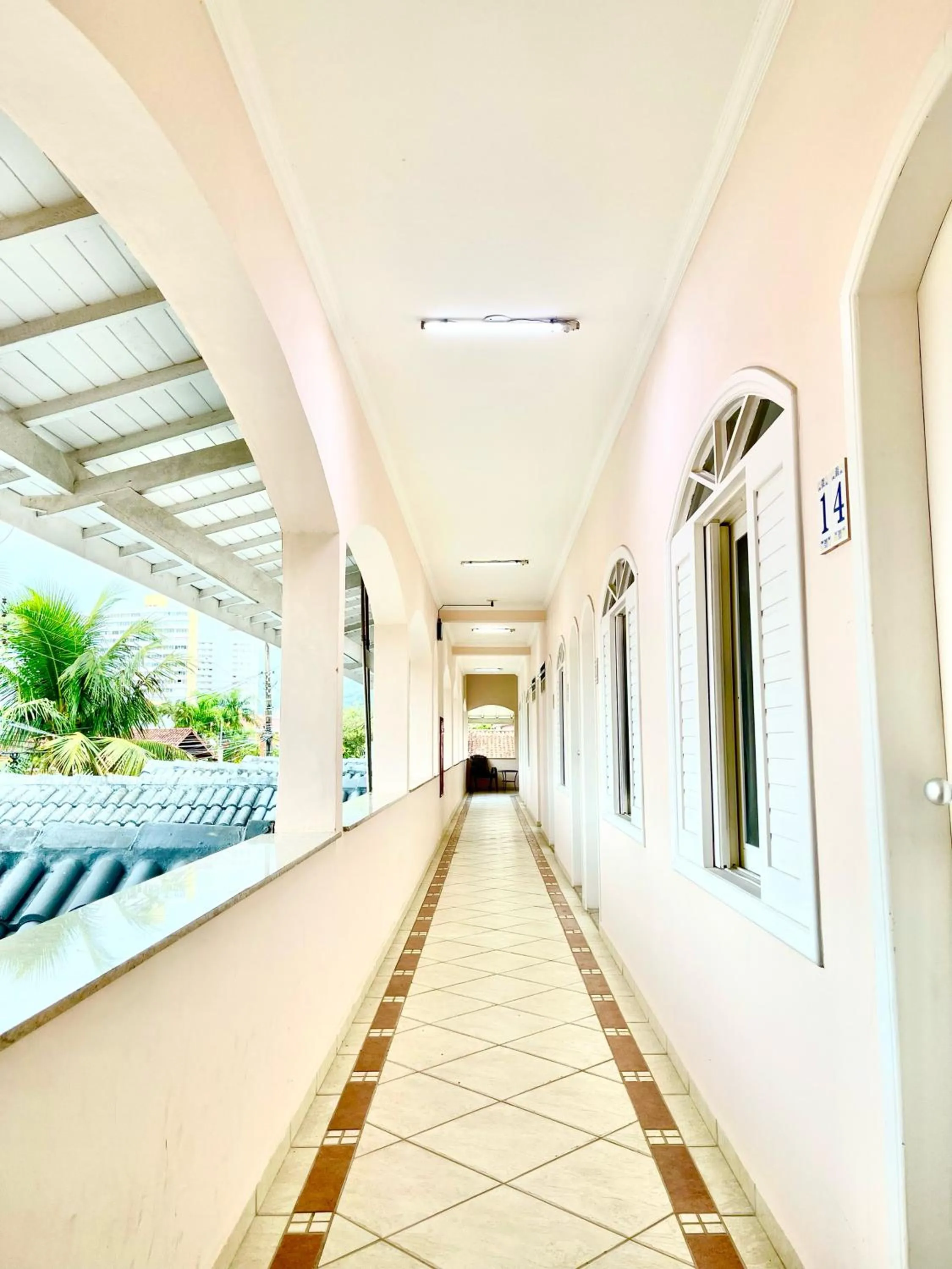 Facade/entrance in Surfside Suites