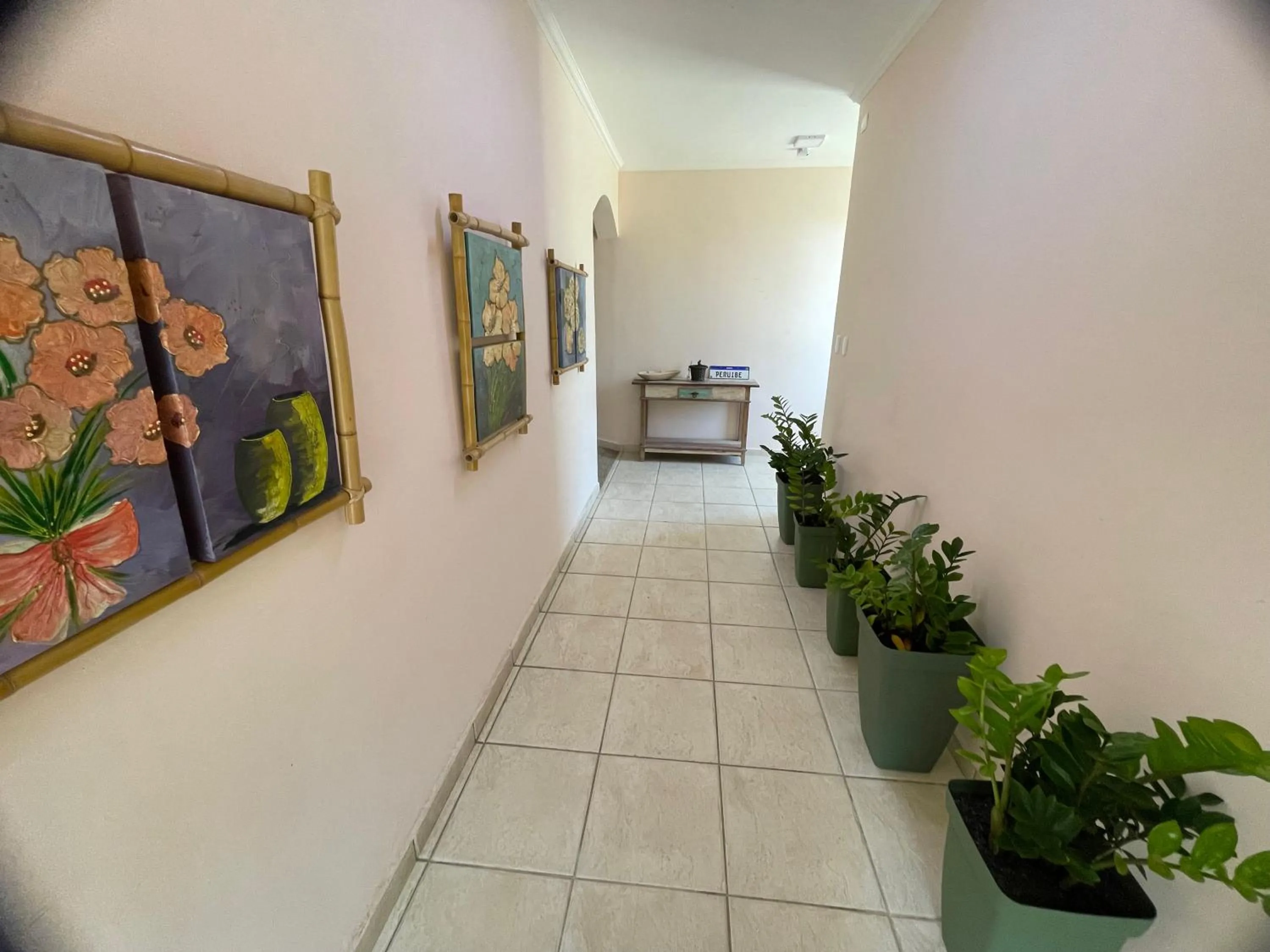 Facade/entrance in Surfside Suites