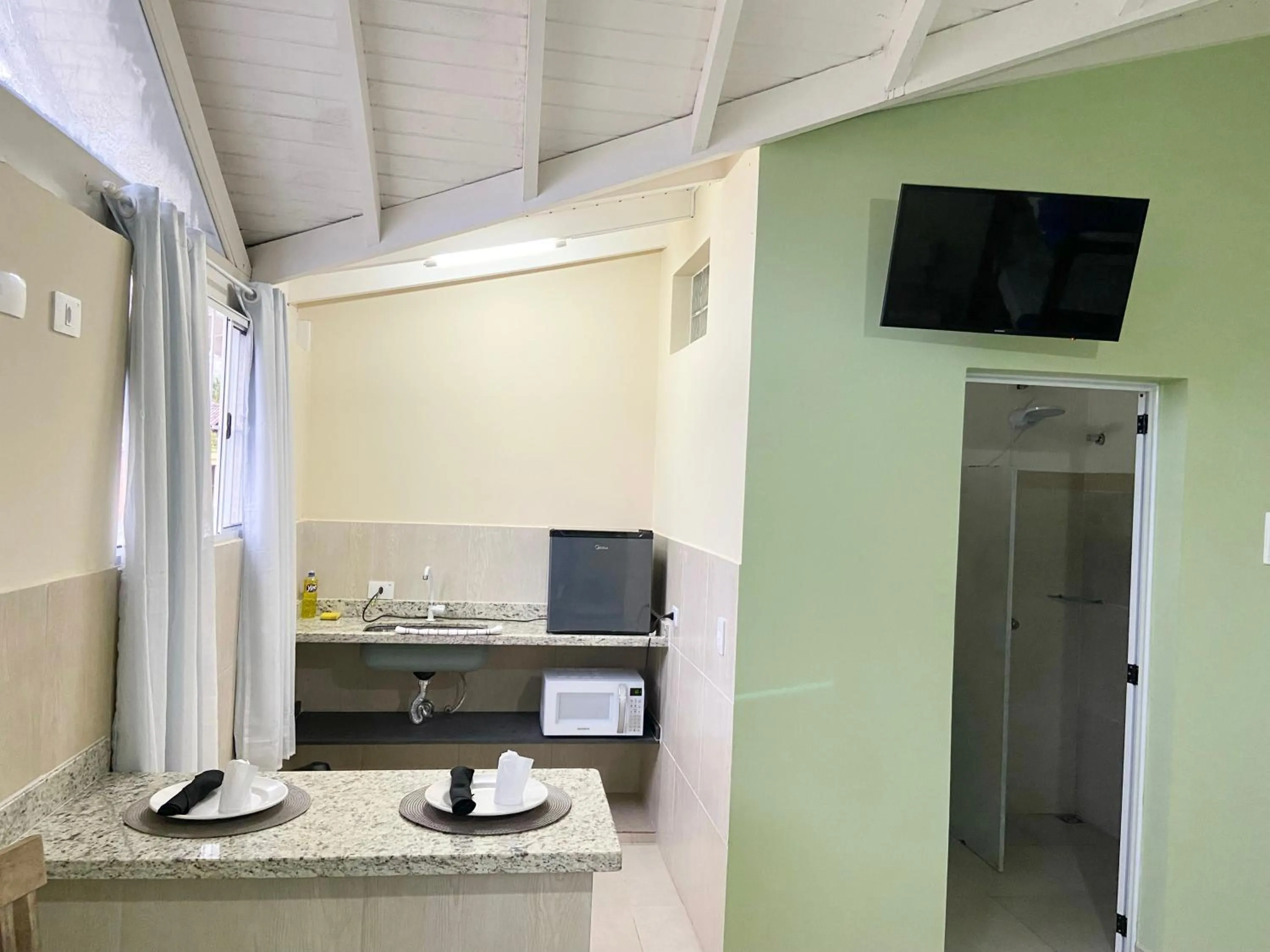 TV and multimedia in Surfside Suites