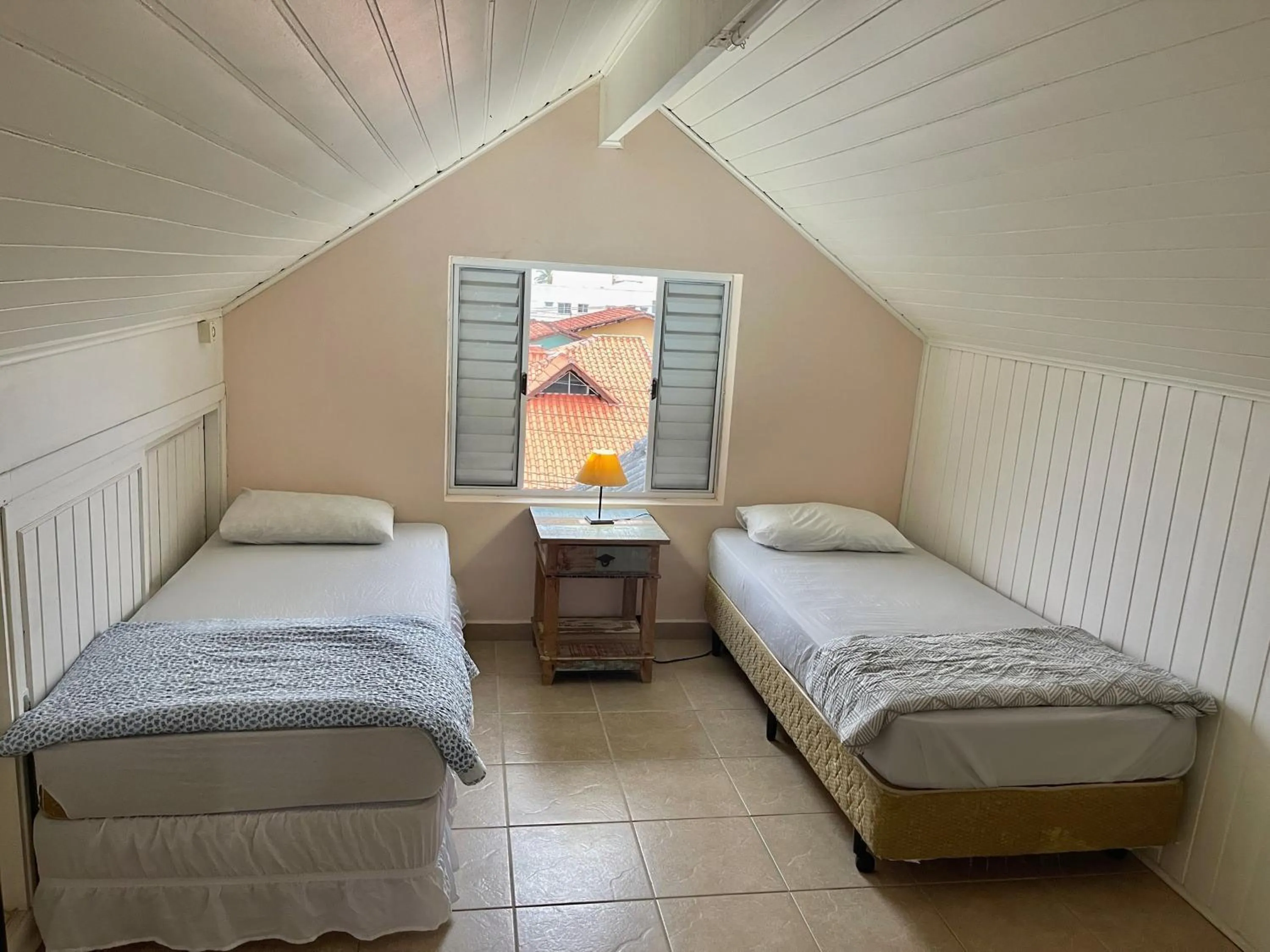 Balcony/Terrace, Bed in Surfside Suites