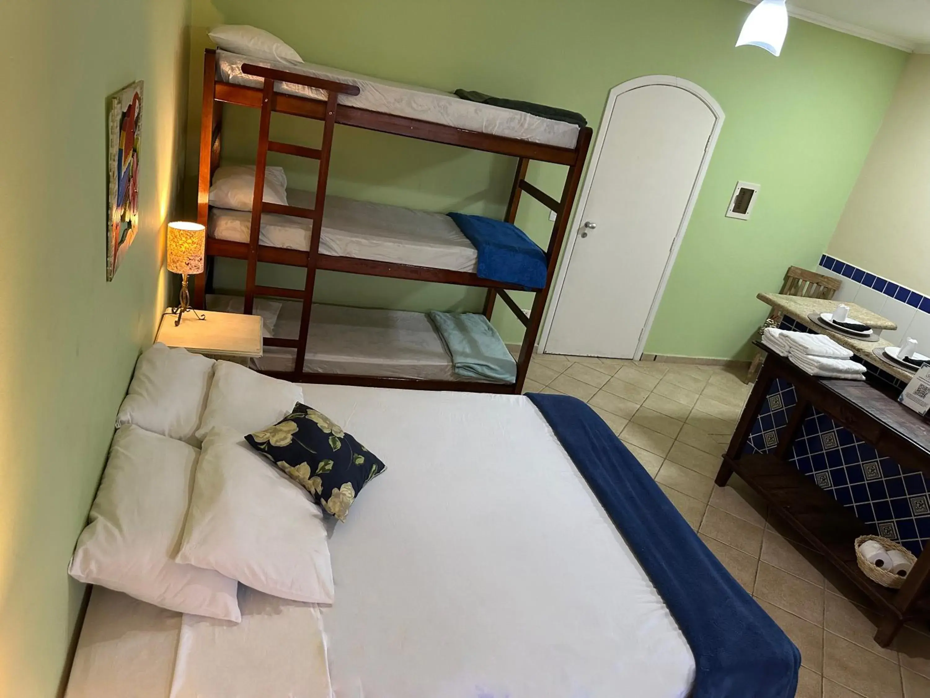 Photo of the whole room, Bed in Surfside Suites Photo of the whole room, Bed in Surfside Suites