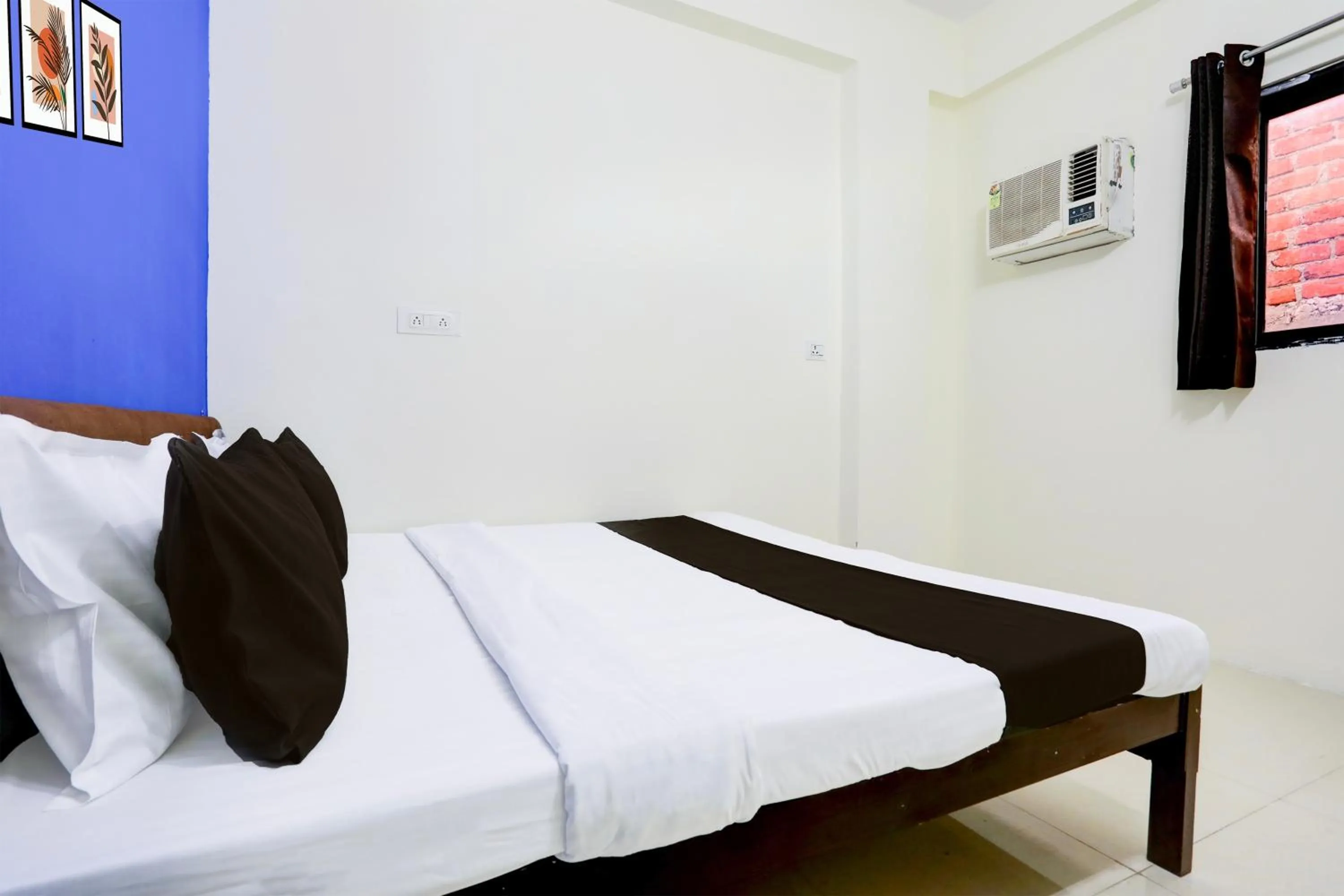 Bedroom, Bed in Hotel O Shree Mayaa