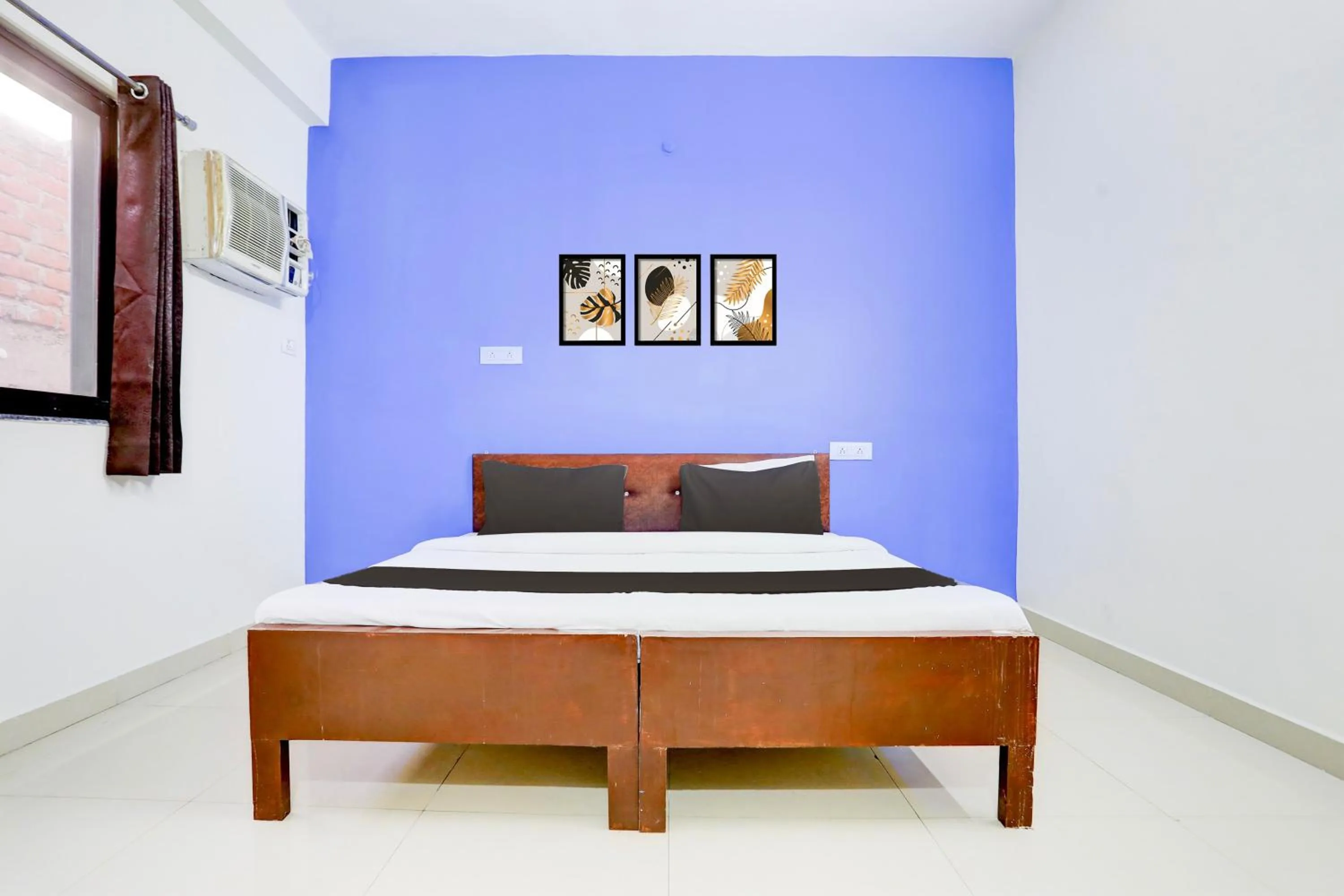 Facade/entrance, Bed in Hotel O Shree Mayaa