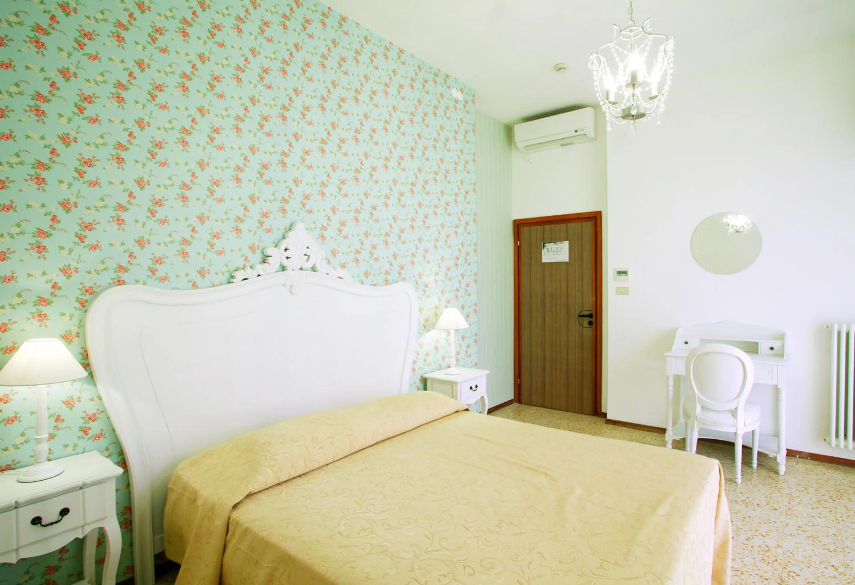 Bed in Hotel Holiday Park