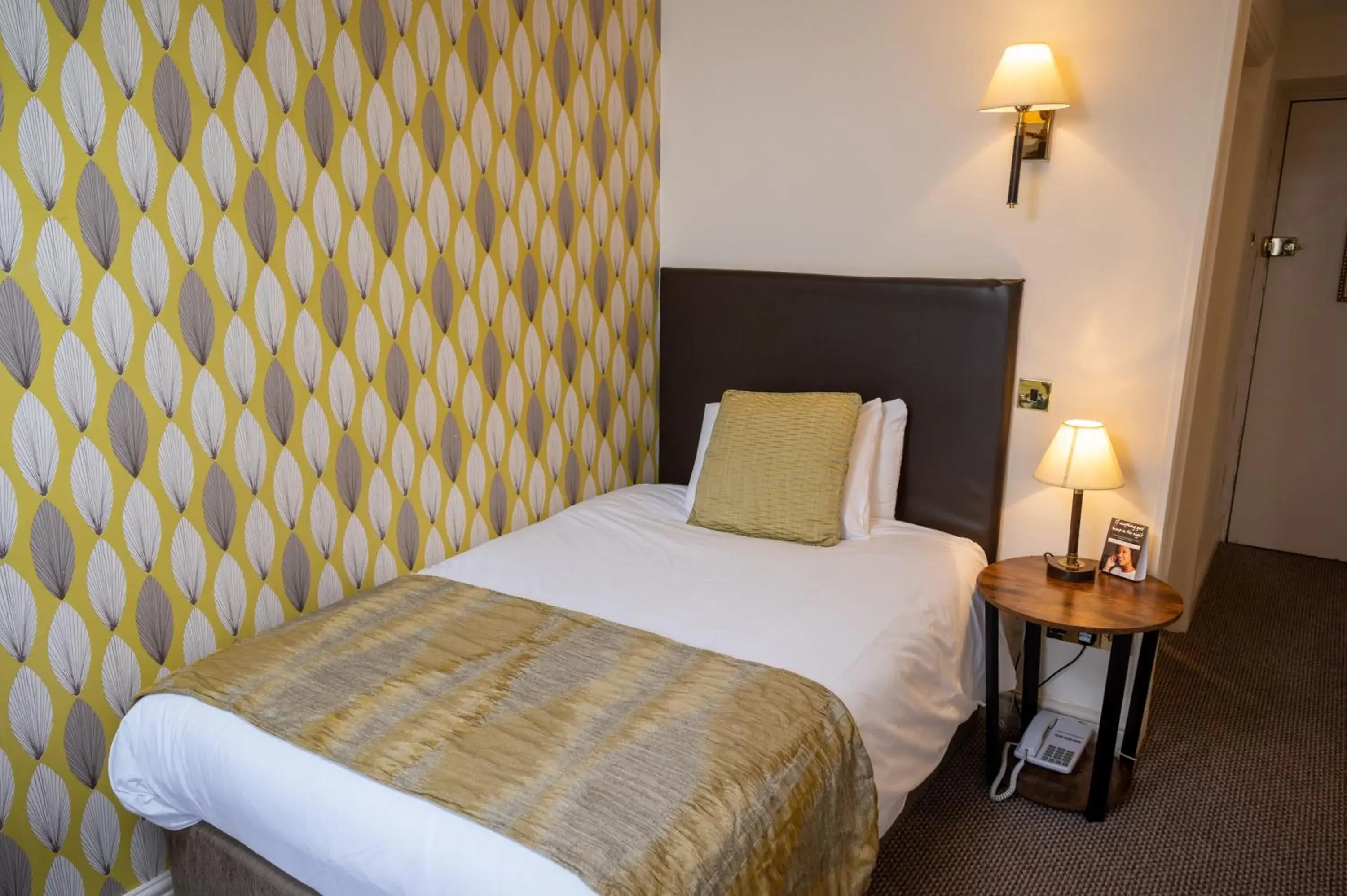 Single Room in Cross Hands Hotel by Greene King Inns Single Room in Cross Hands Hotel by Greene King Inns