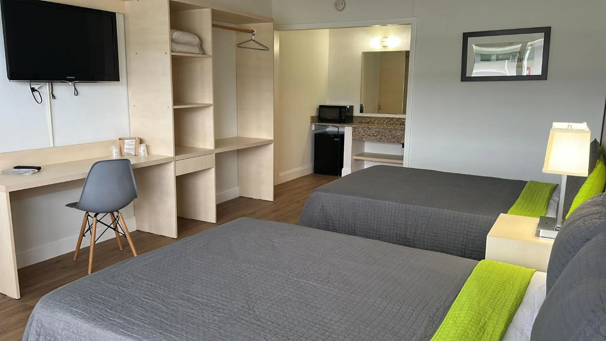 TV and multimedia, Bed in Weekly Inn