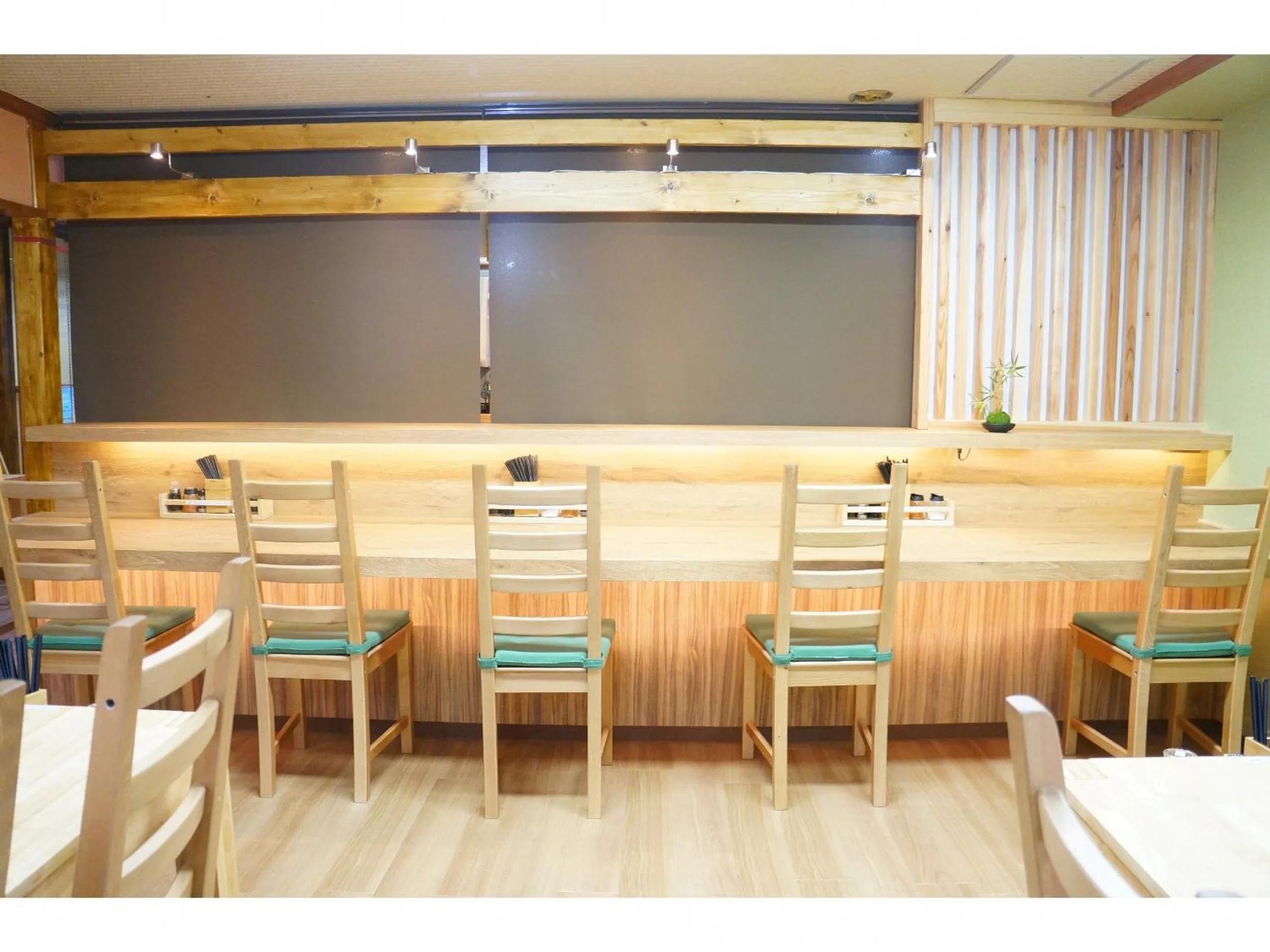 Restaurant/places to eat in Capsule Hotel 310