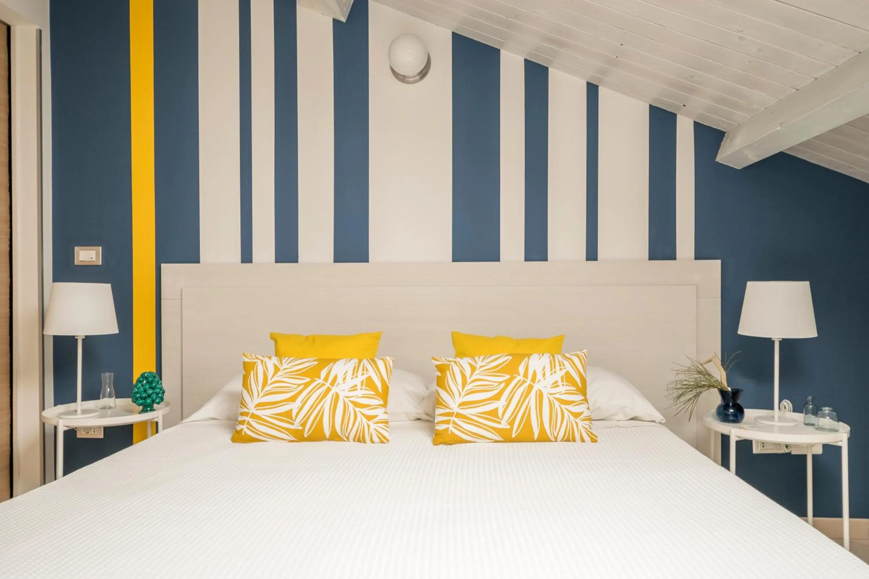 TV and multimedia in Civico 64 Bed & Breakfast in mansarda