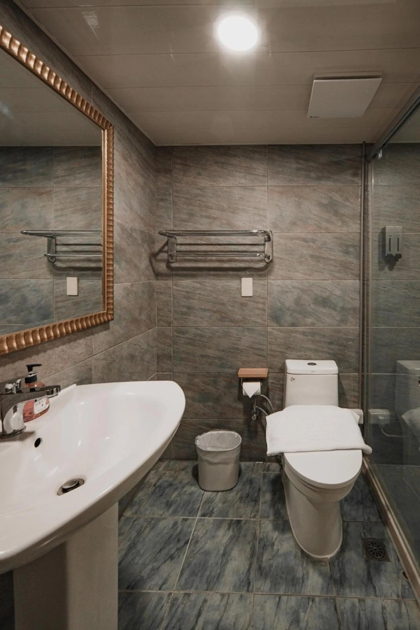 Hub Hotel Kaohsiung Yisin Branch