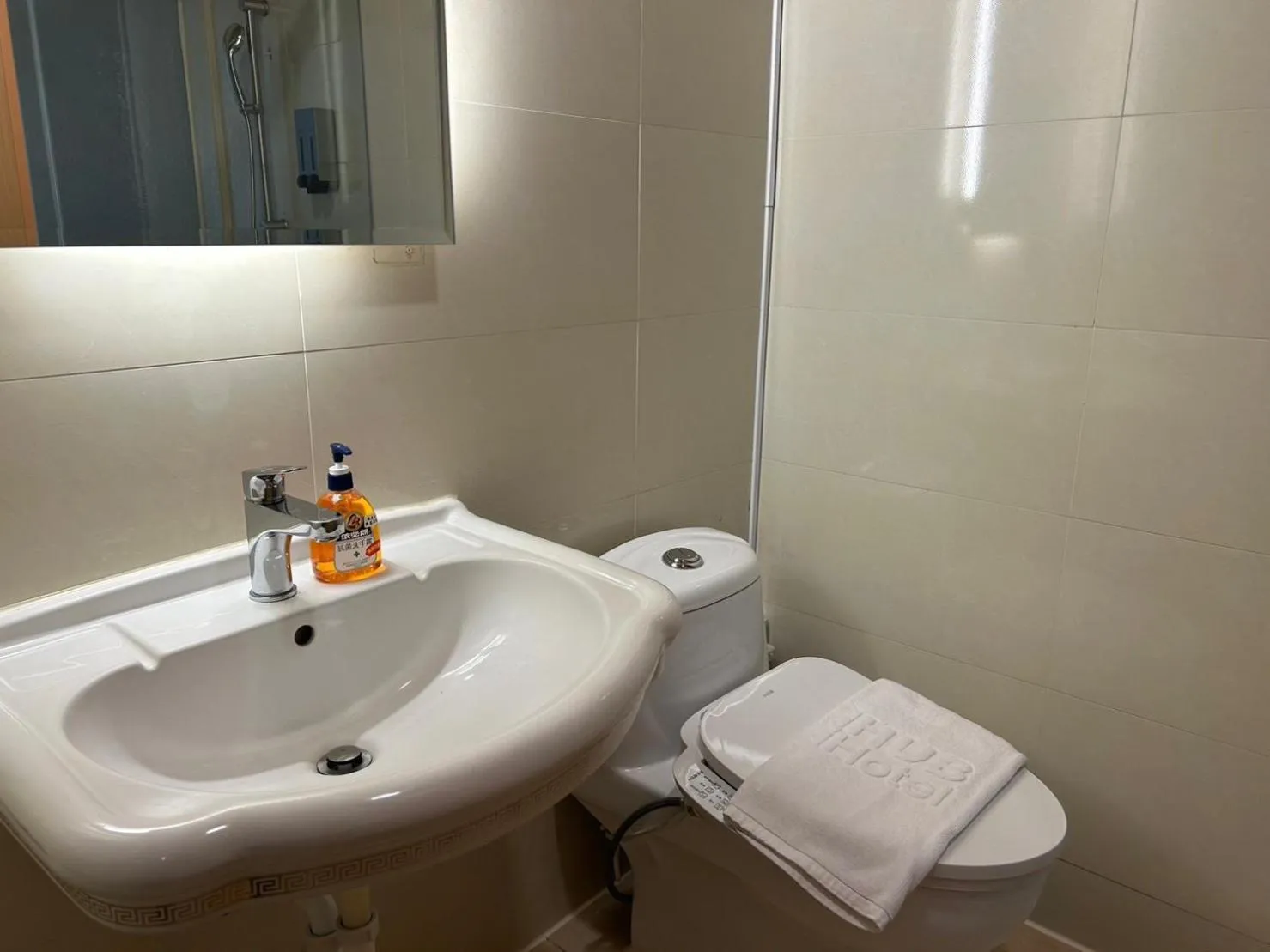 Toilet in Hub Hotel Kaohsiung Yisin Branch