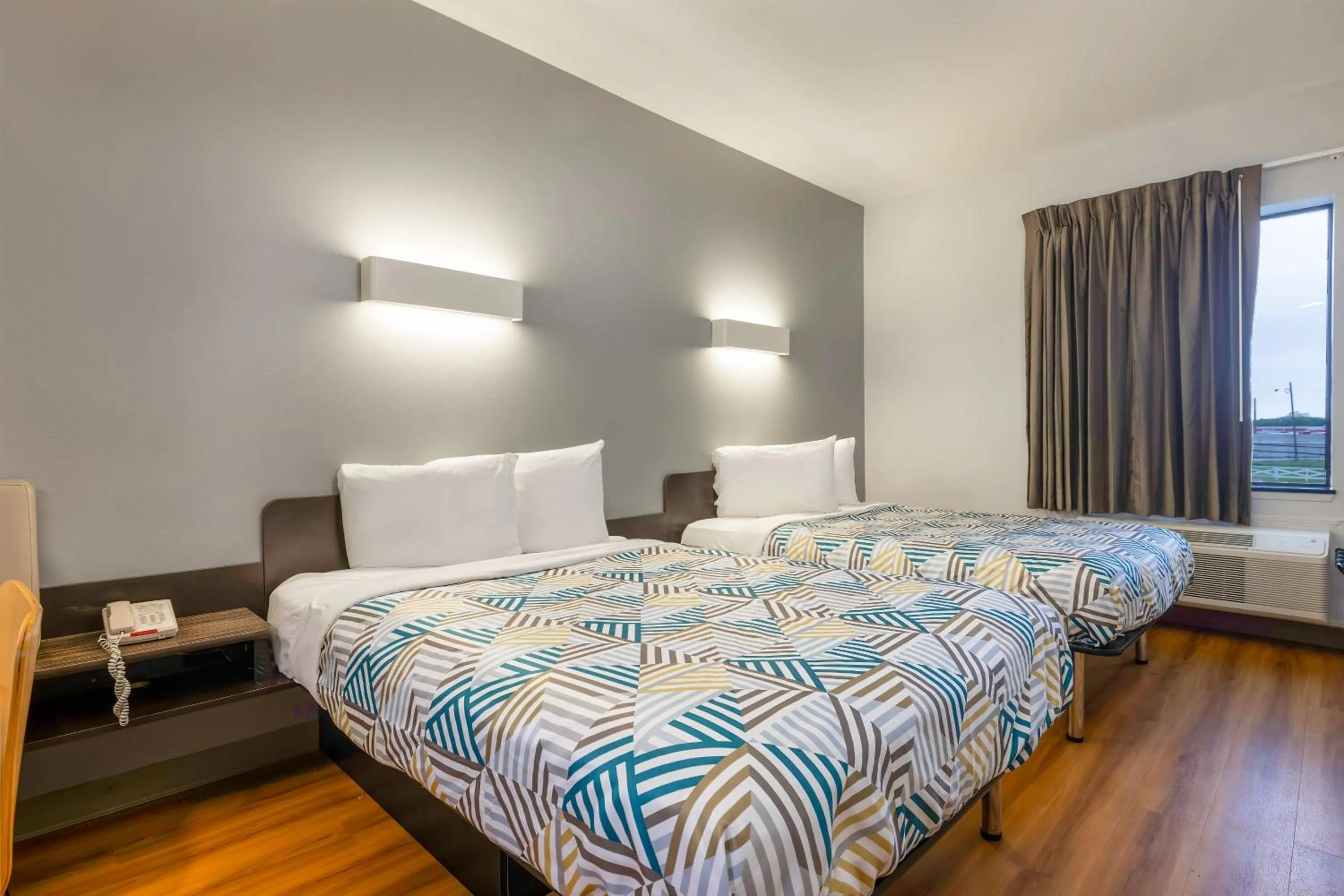 Bedroom, Bed in Studio 6 Suites Texas City, TX I 45 South