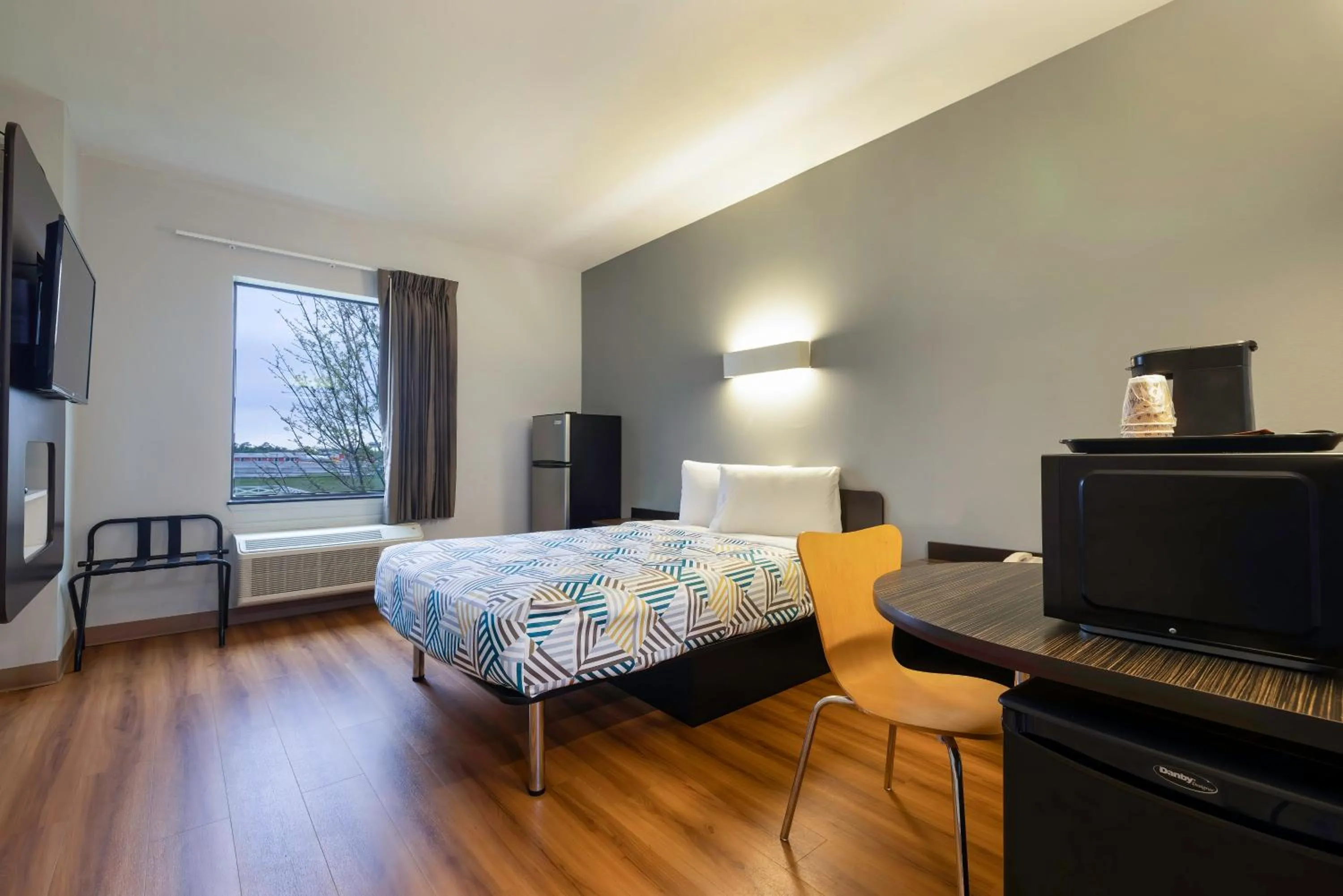 Bedroom, Bed in Studio 6 Suites Texas City, TX I 45 South