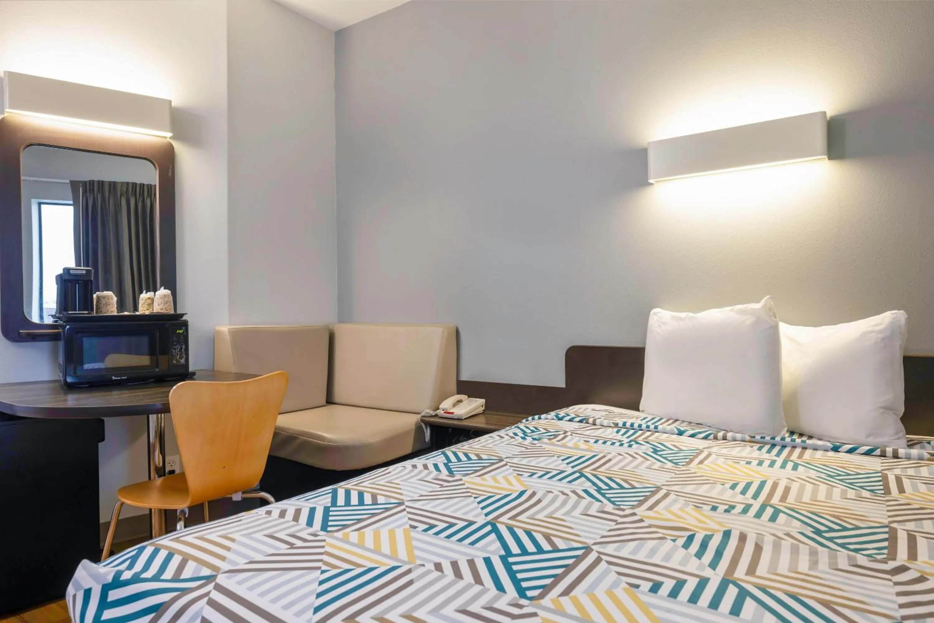 Bedroom, Bed in Studio 6 Suites Texas City, TX I 45 South