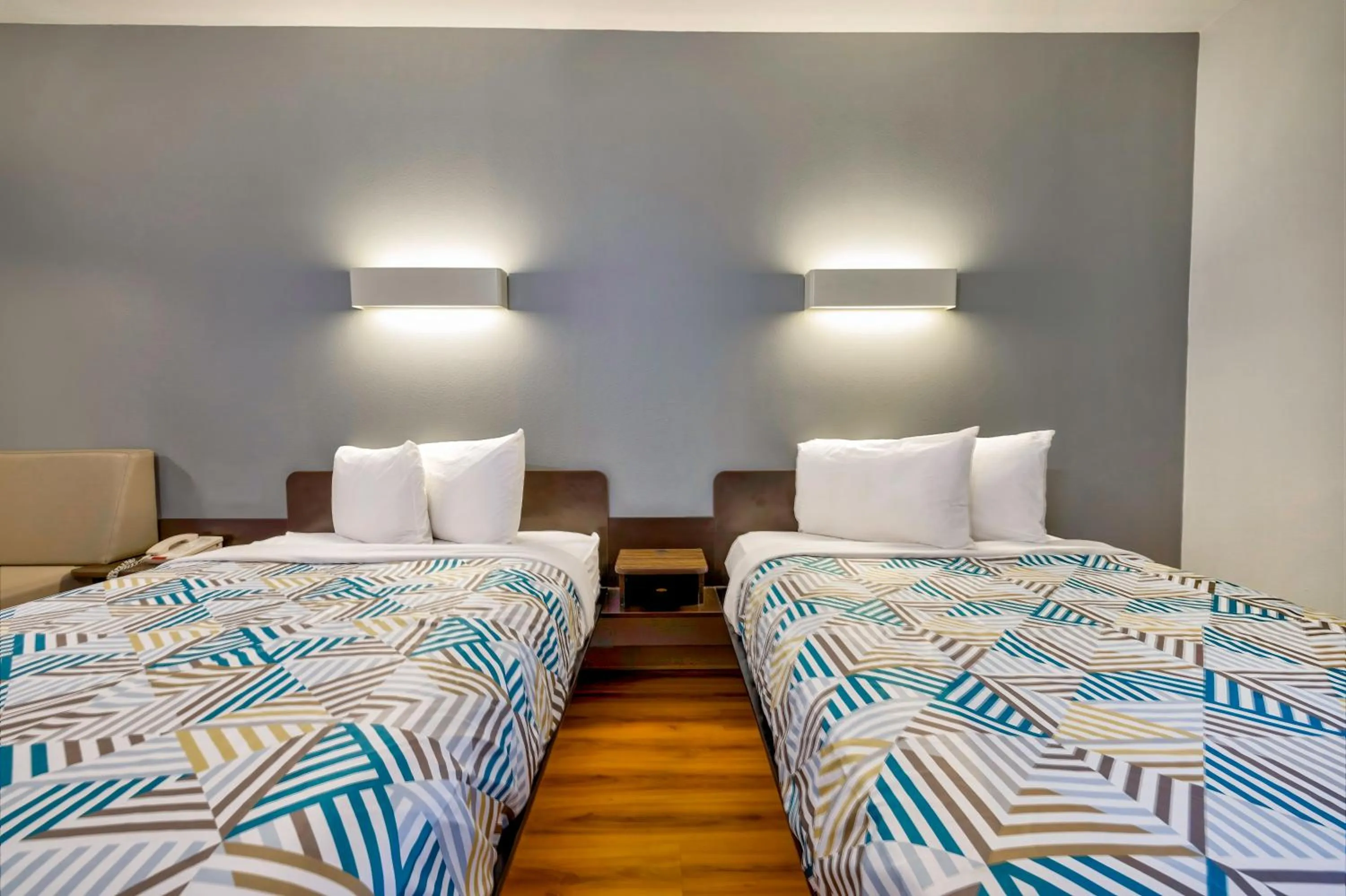 Bedroom, Bed in Studio 6 Suites Texas City, TX I 45 South