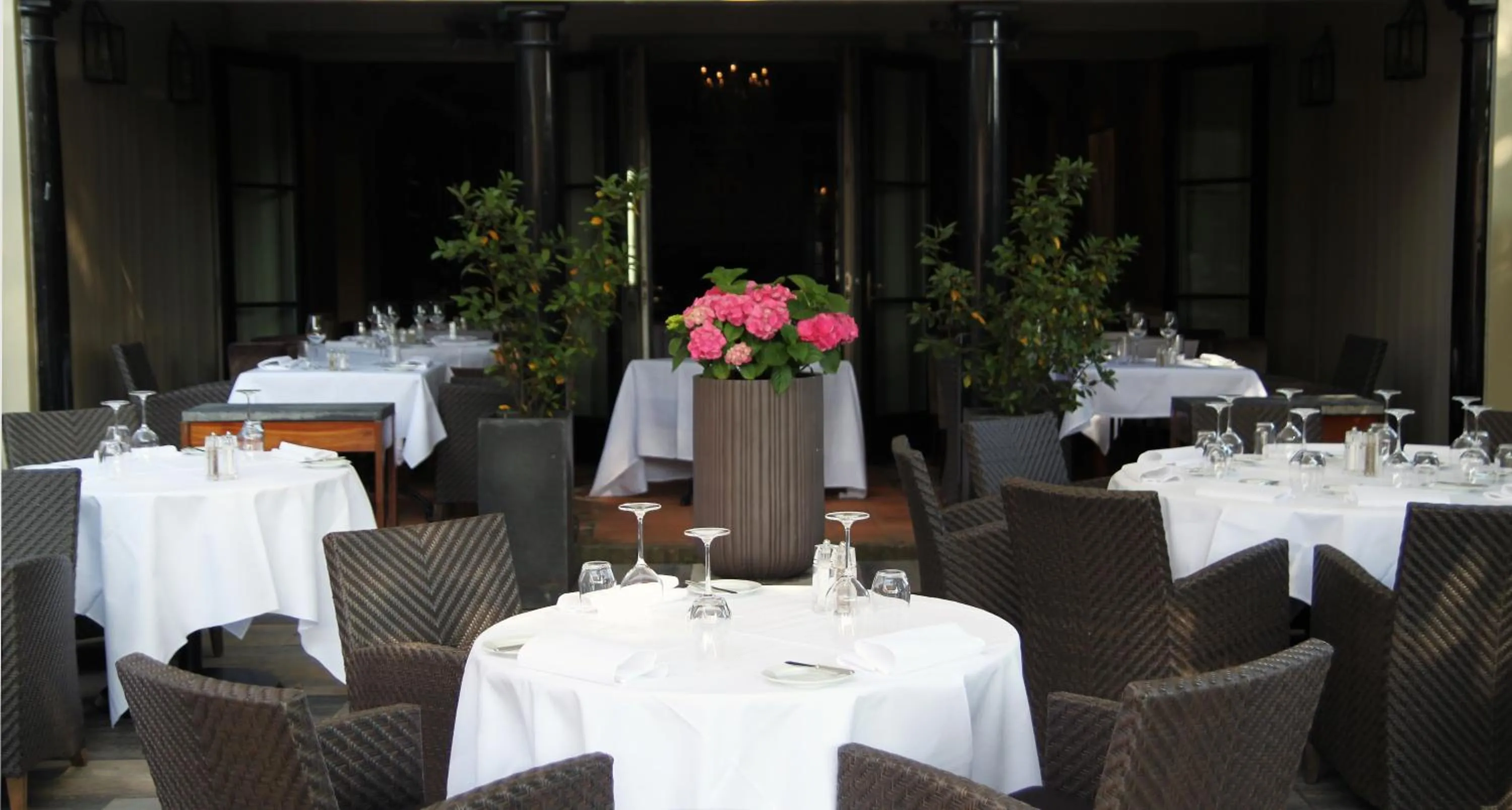 Restaurant/places to eat in Suitehotel Posthoorn