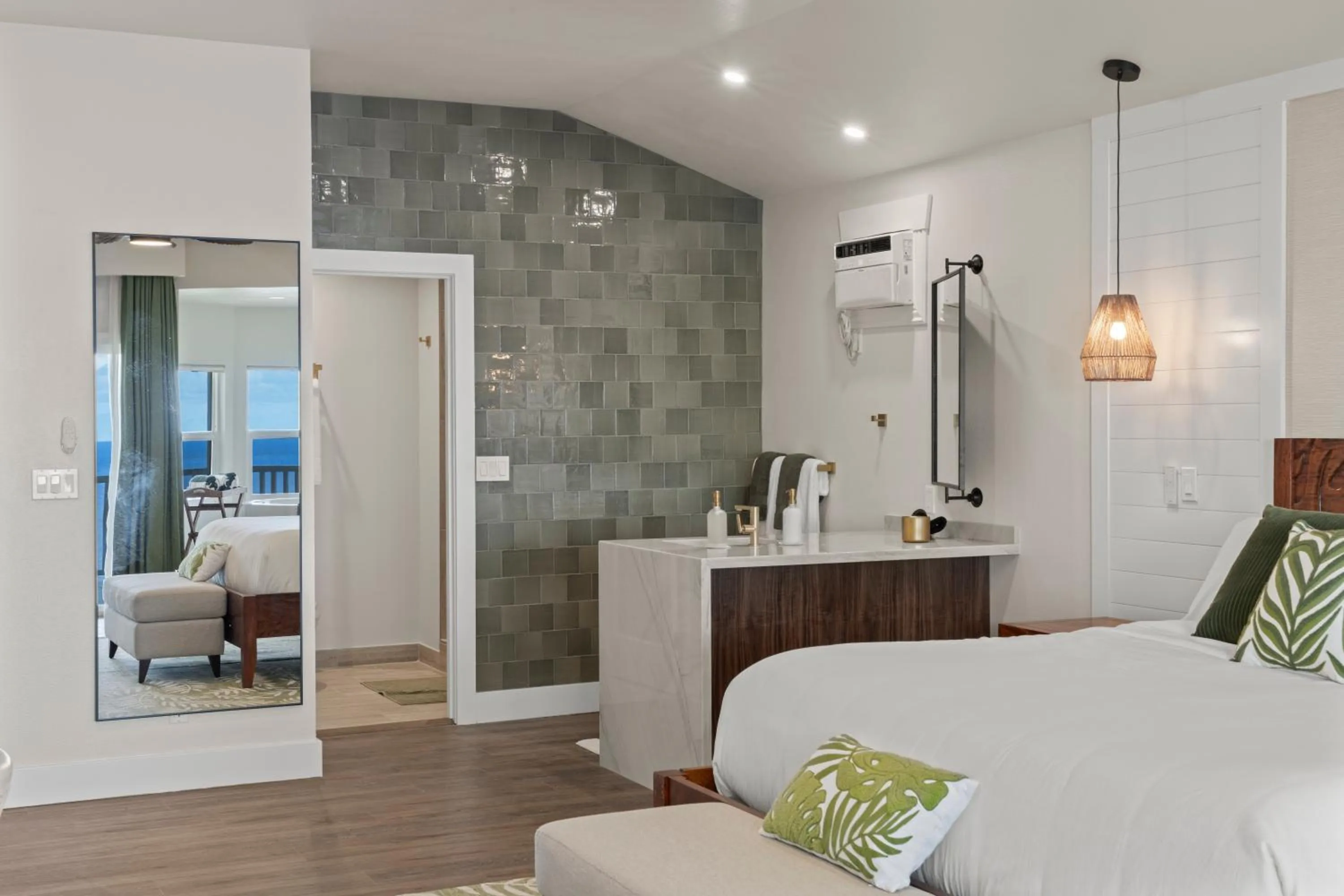 Bed in Hamakua Hotel