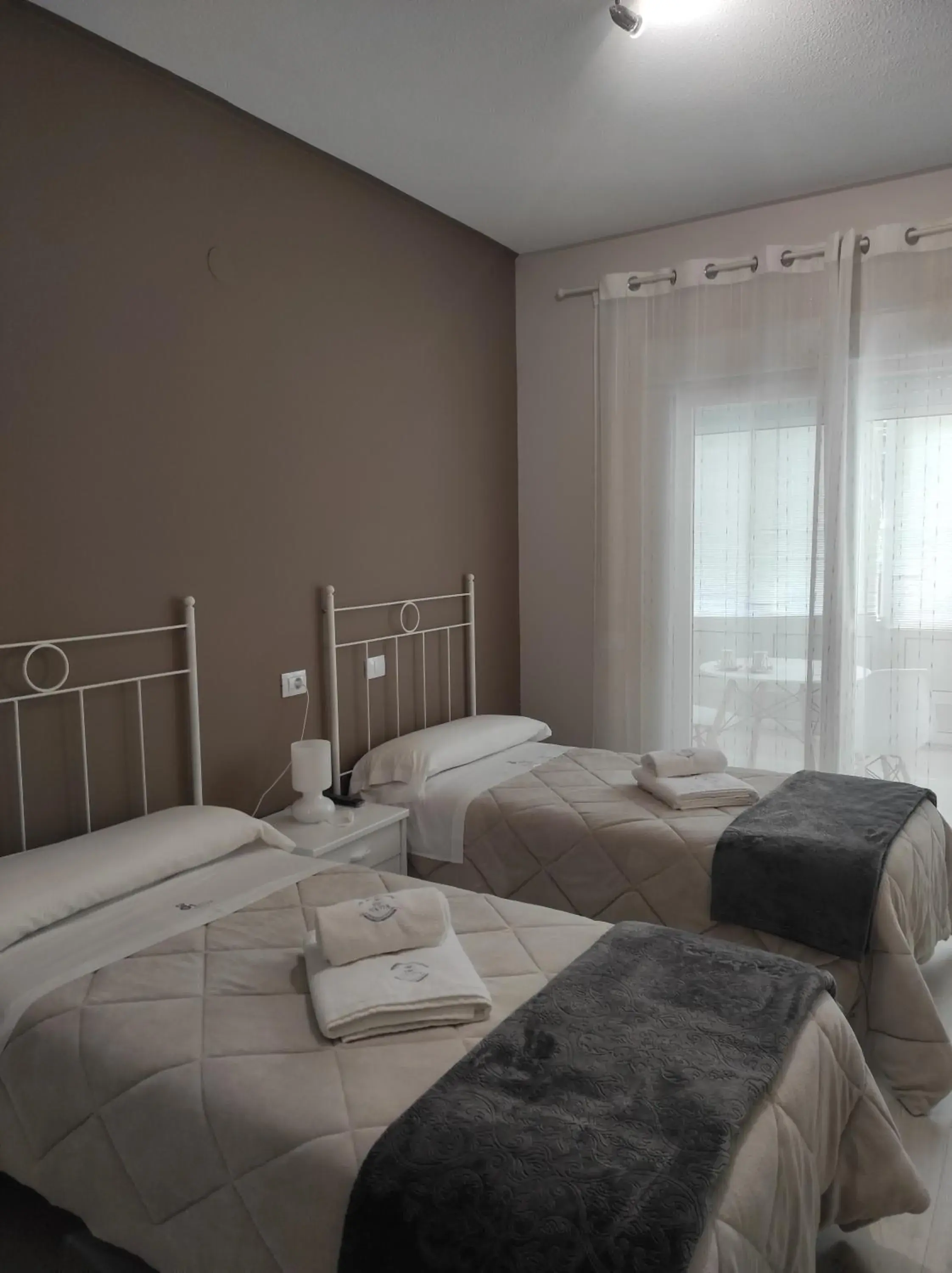 Twin Room with Shared Bathroom - single occupancy in Pensión NAVIA A Pontenova Twin Room with Shared Bathroom - single occupancy in Pensión NAVIA A Pontenova