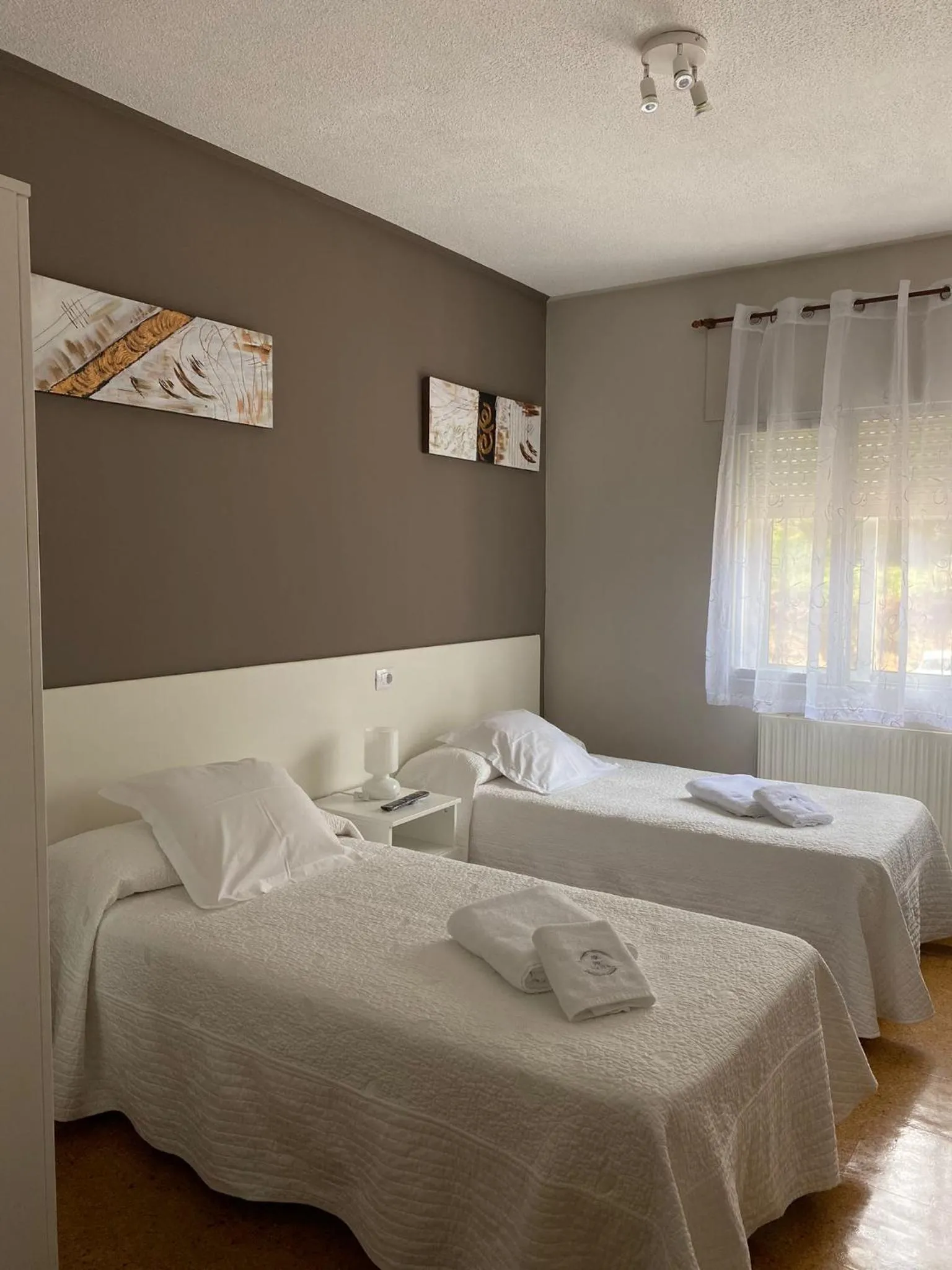 Standard Twin Room with Shared Bathroom - single occupancy in Pensión NAVIA A Pontenova